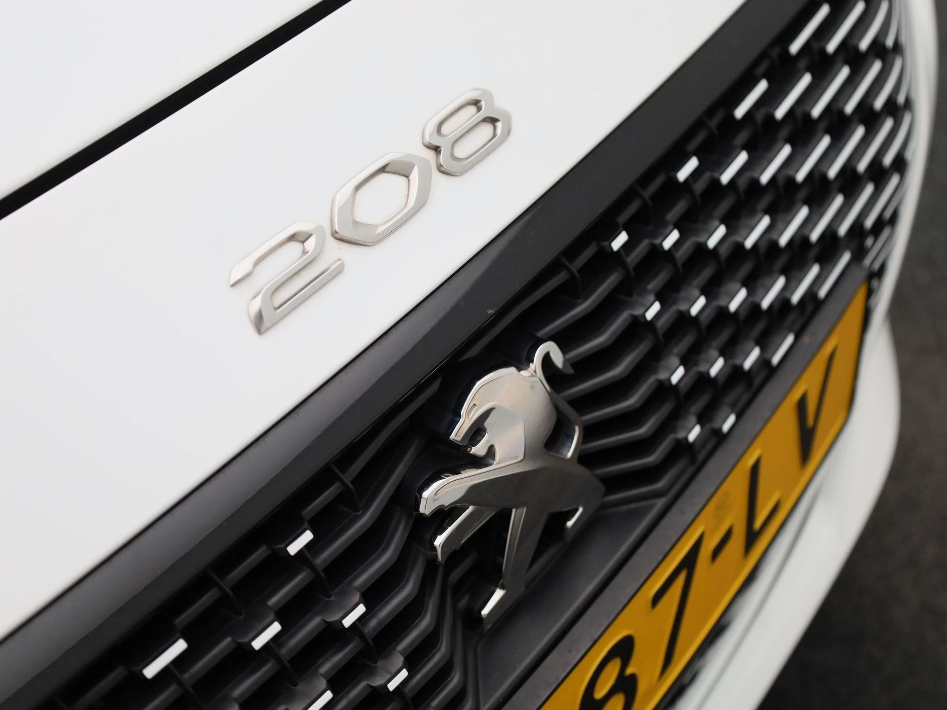 Peugeot-e-208-image-31