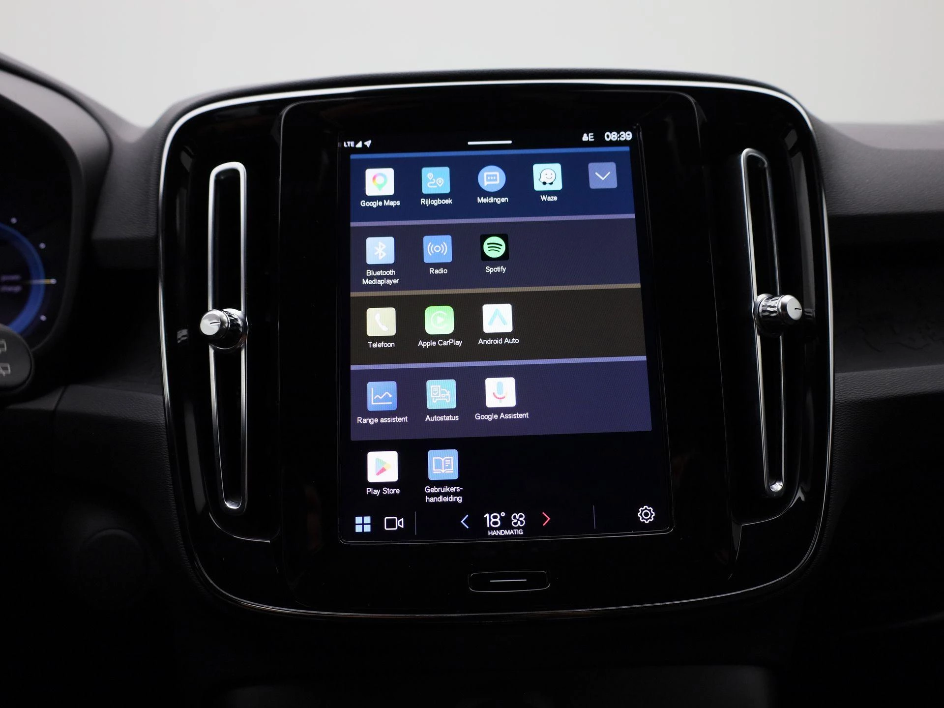 Volvo-XC40-image-21