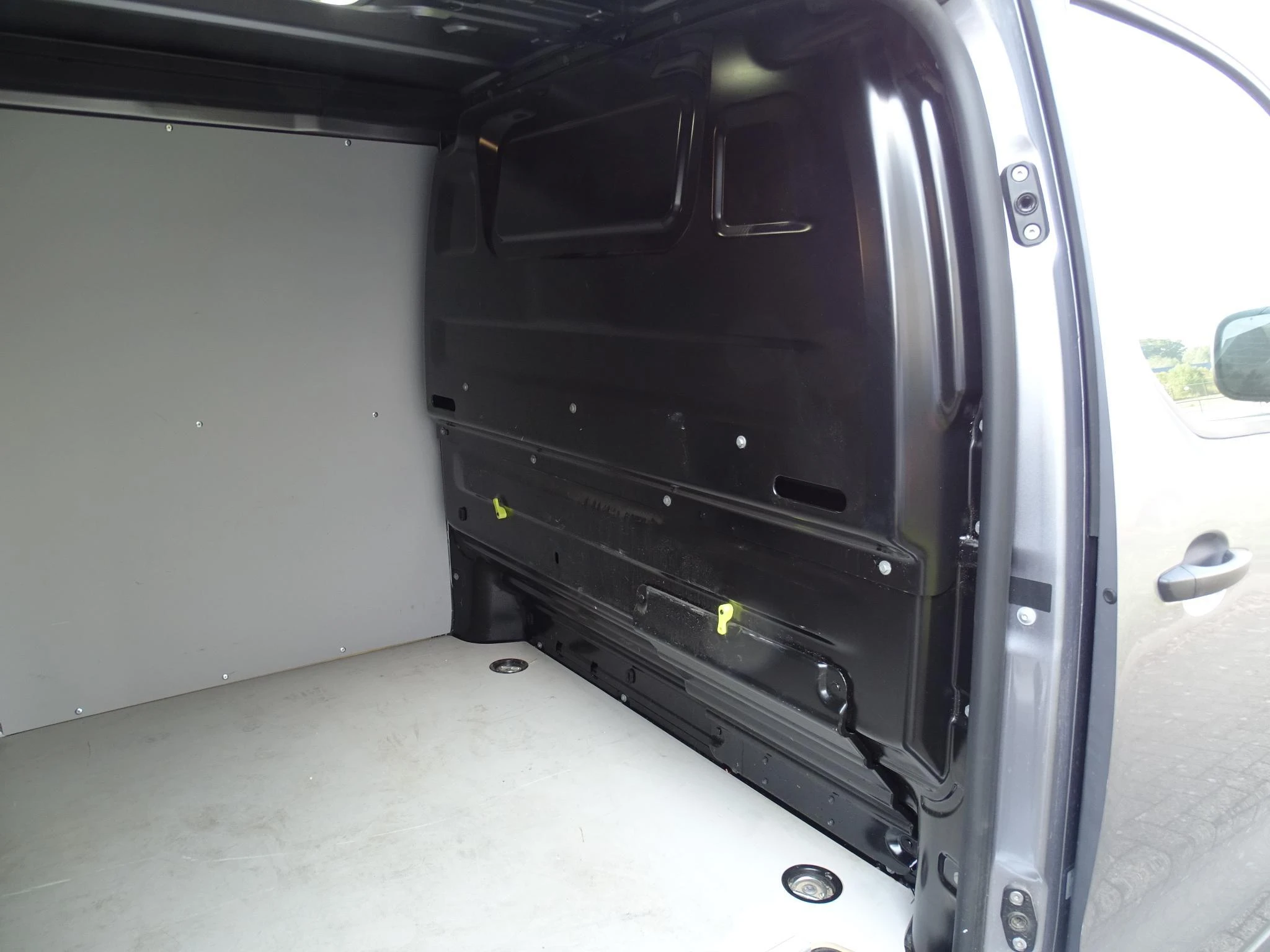 Opel-Vivaro-image-15