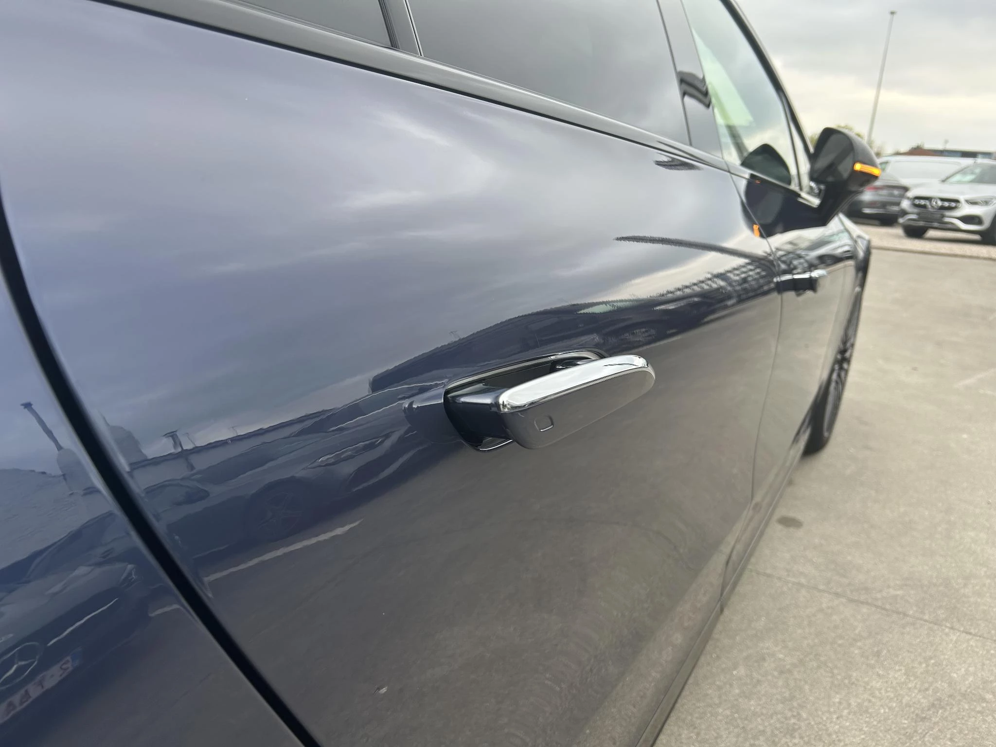 Mercedes-Benz-EQS-image-15