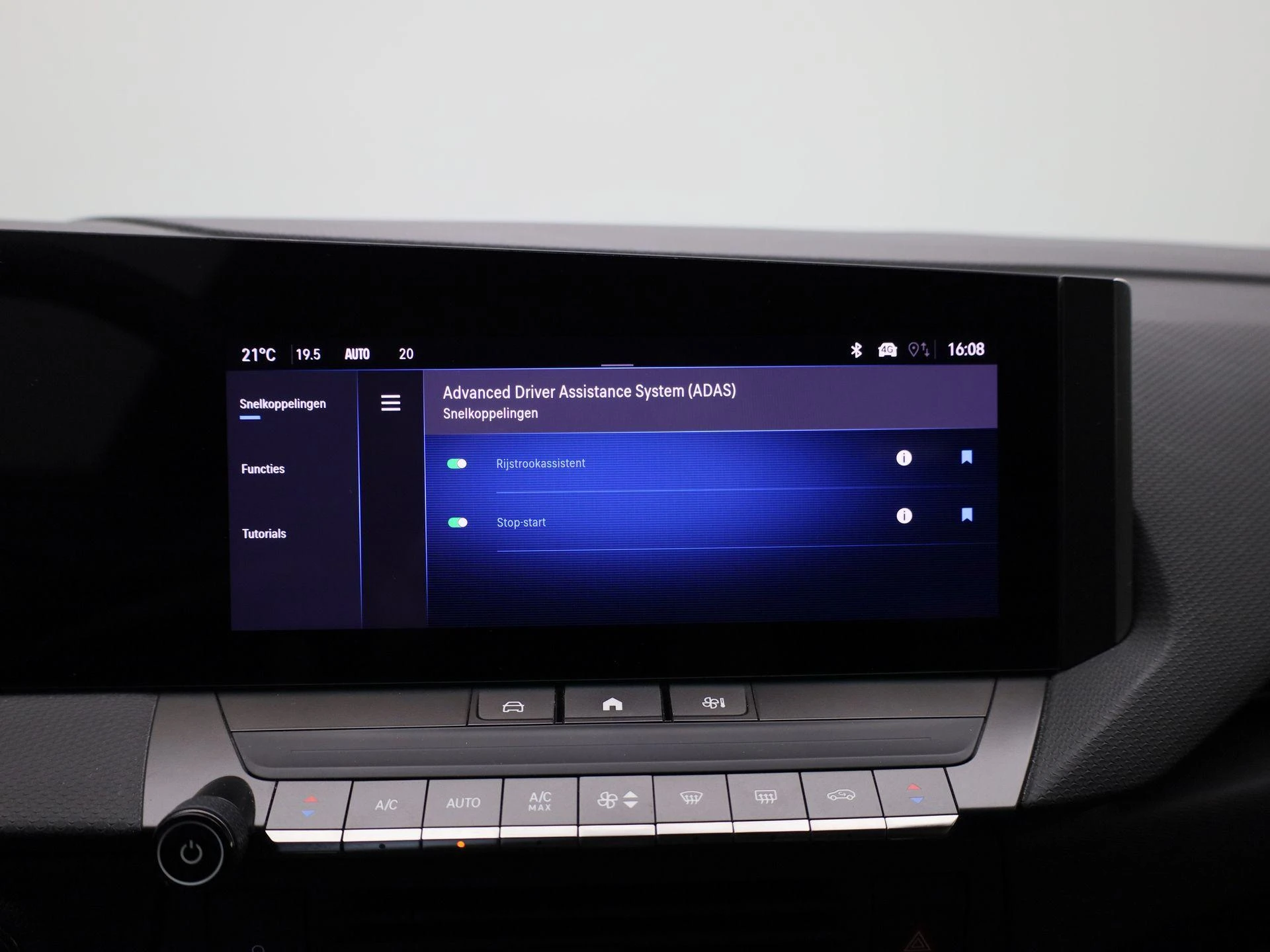 Opel-Astra-image-16