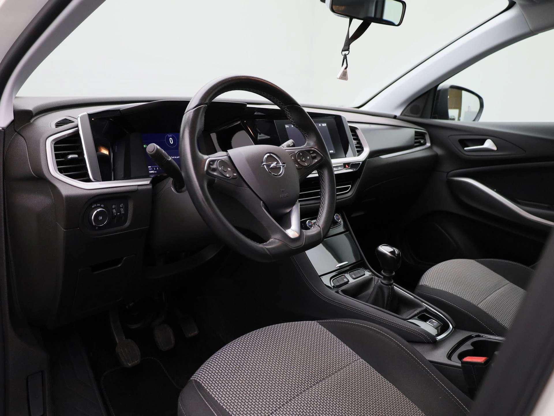 Opel-Grandland-image-25
