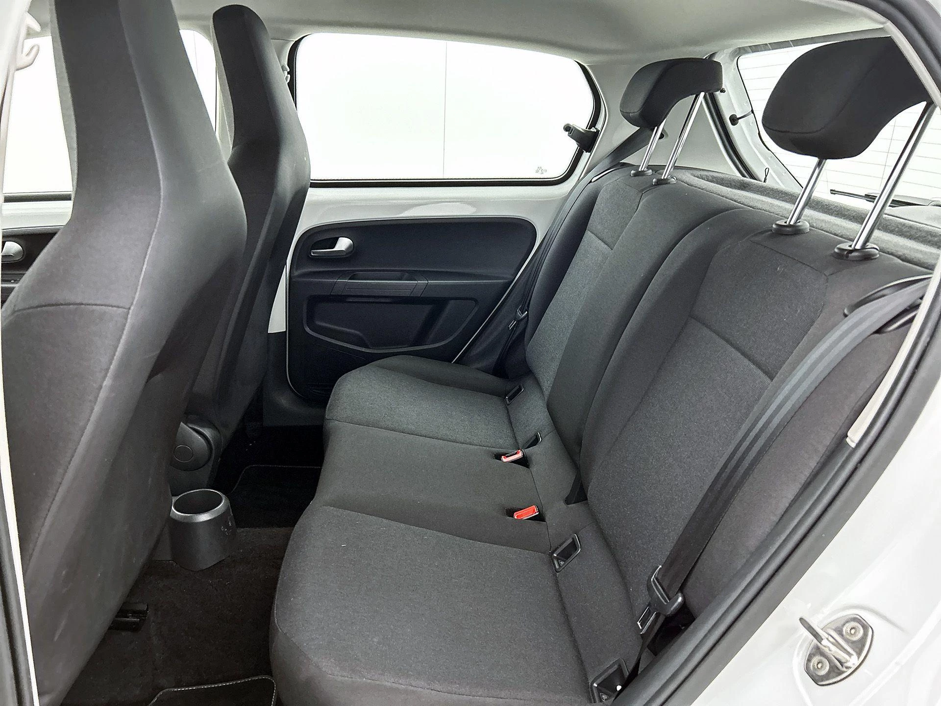 Volkswagen-up!-image-25