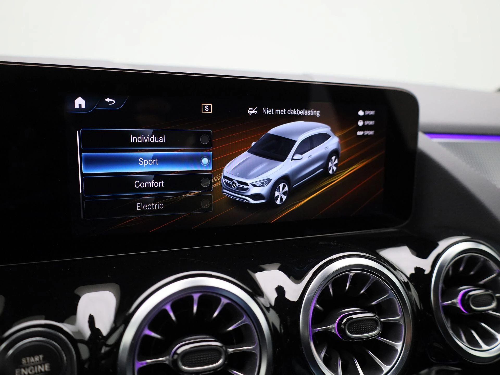 Mercedes-Benz-GLA-image-24