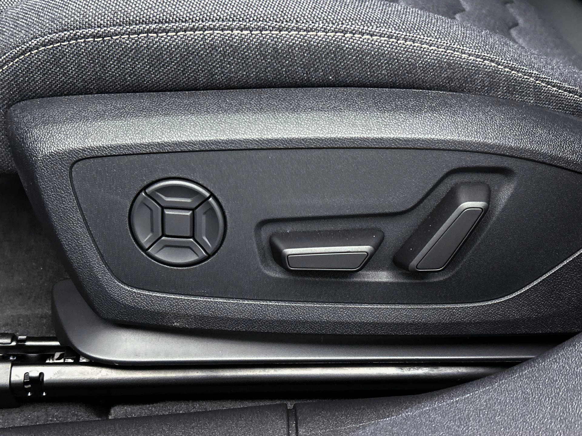 Audi-A6 Sportback e-tron-image-25