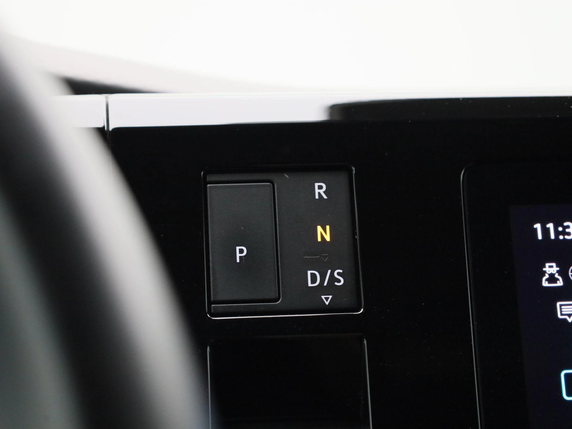 Volkswagen-Multivan-image-16