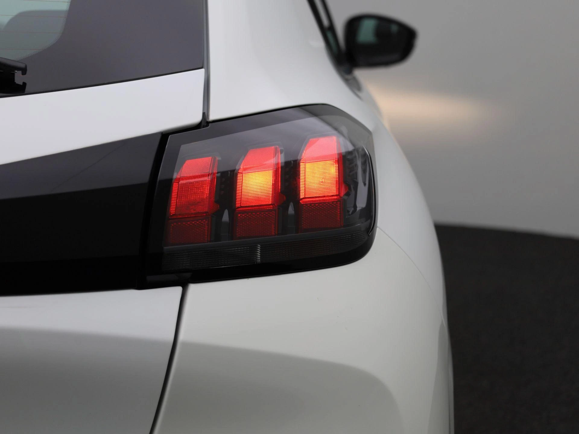 Peugeot-208-image-38