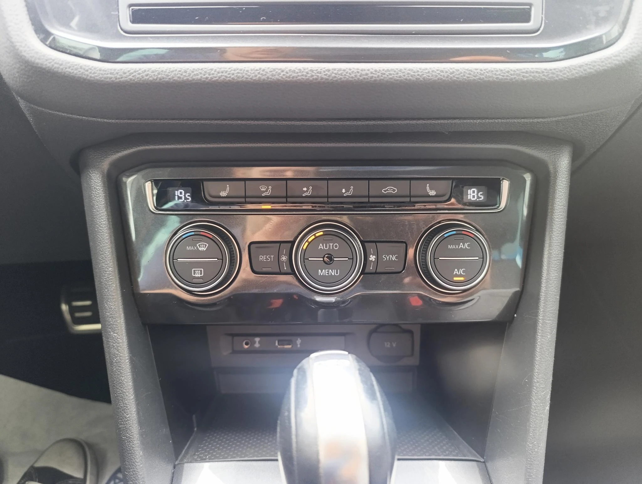 Volkswagen-Tiguan-image-26