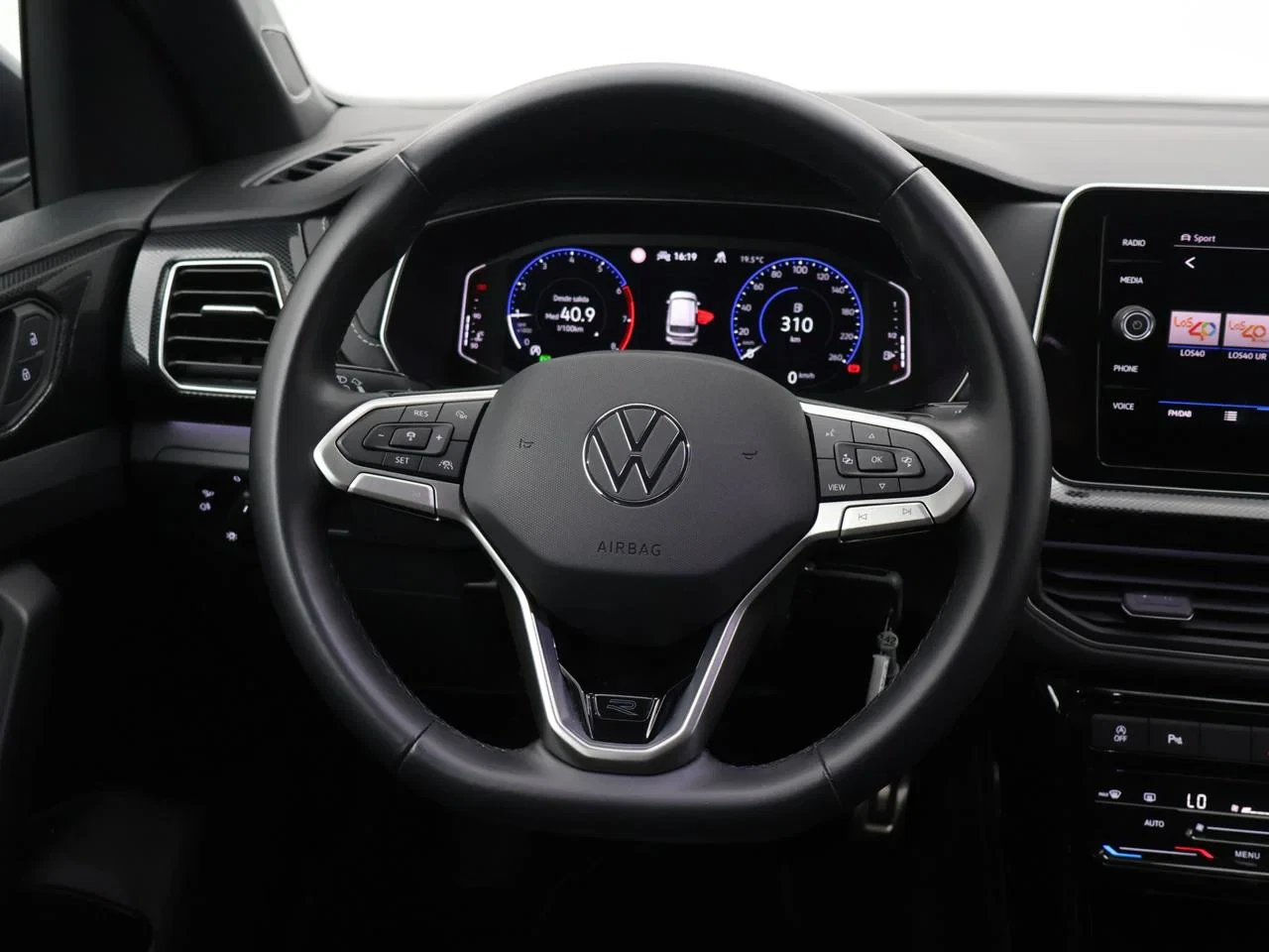 Volkswagen-T-Cross-image-22