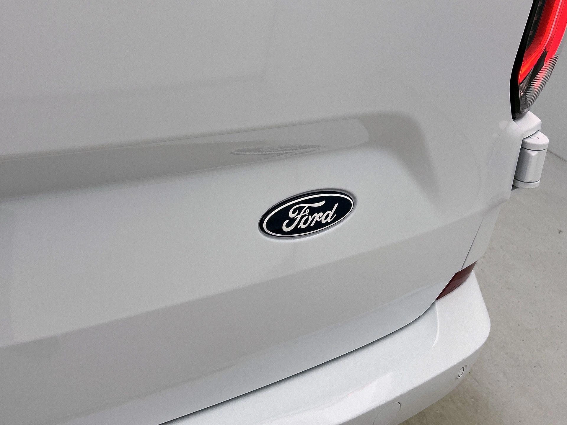 Ford Transit Custom 340 L2H1 Limited 65 kWh