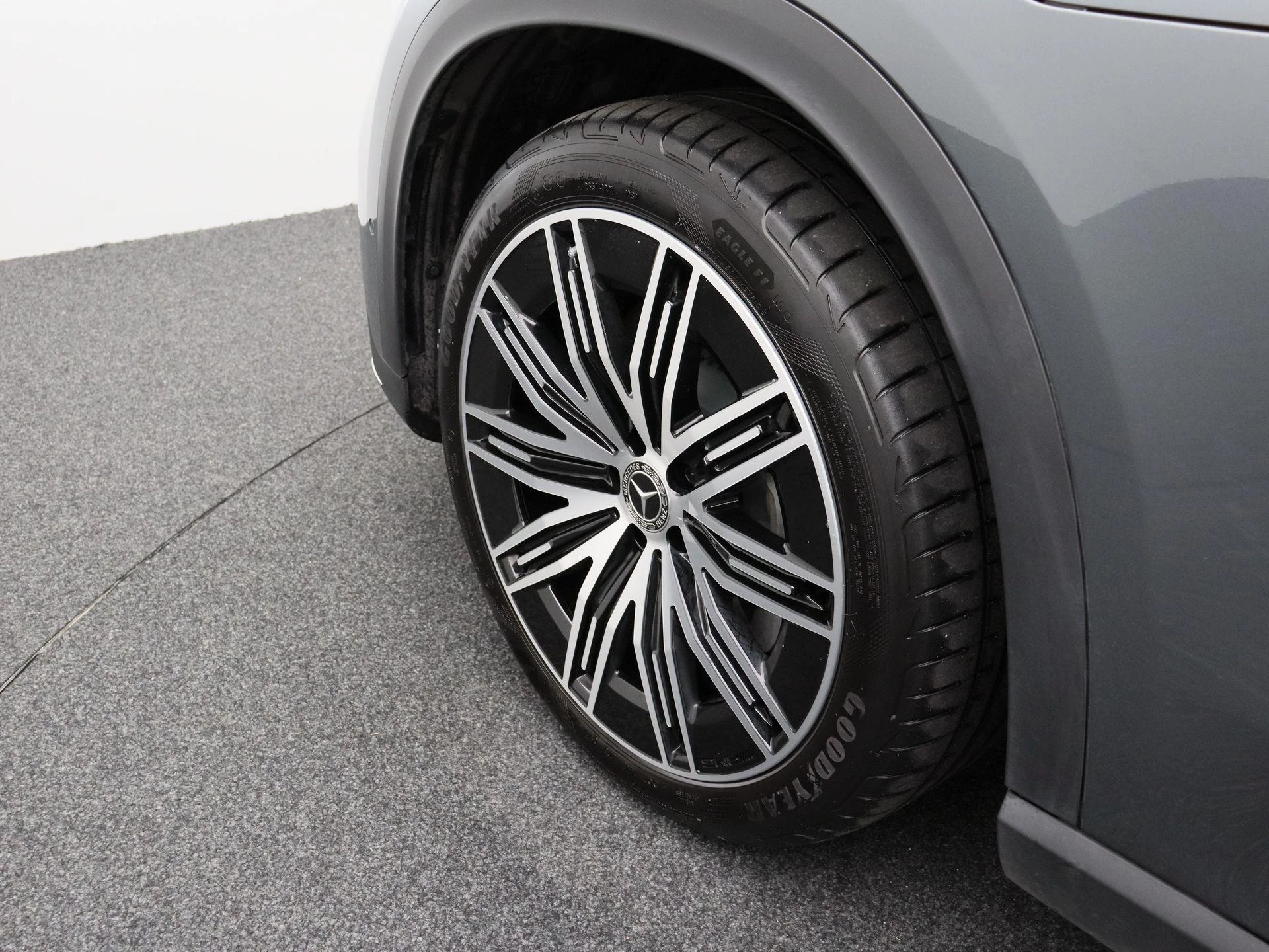 Mercedes-Benz-EQE-image-8