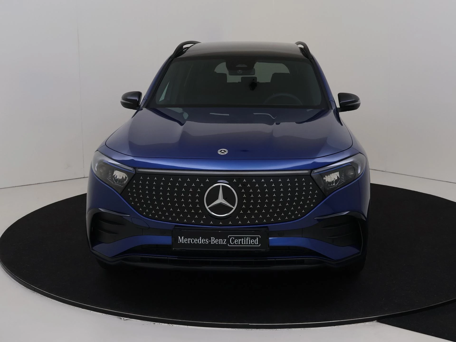 Mercedes-Benz-EQB-image-4