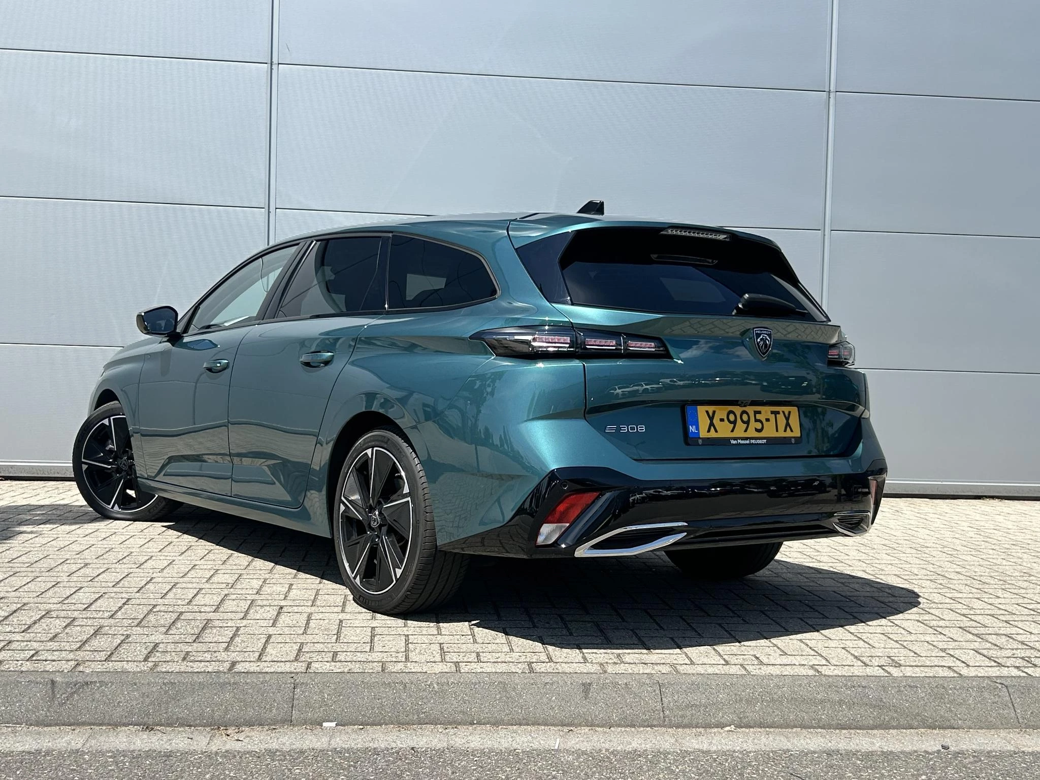 Peugeot e-308