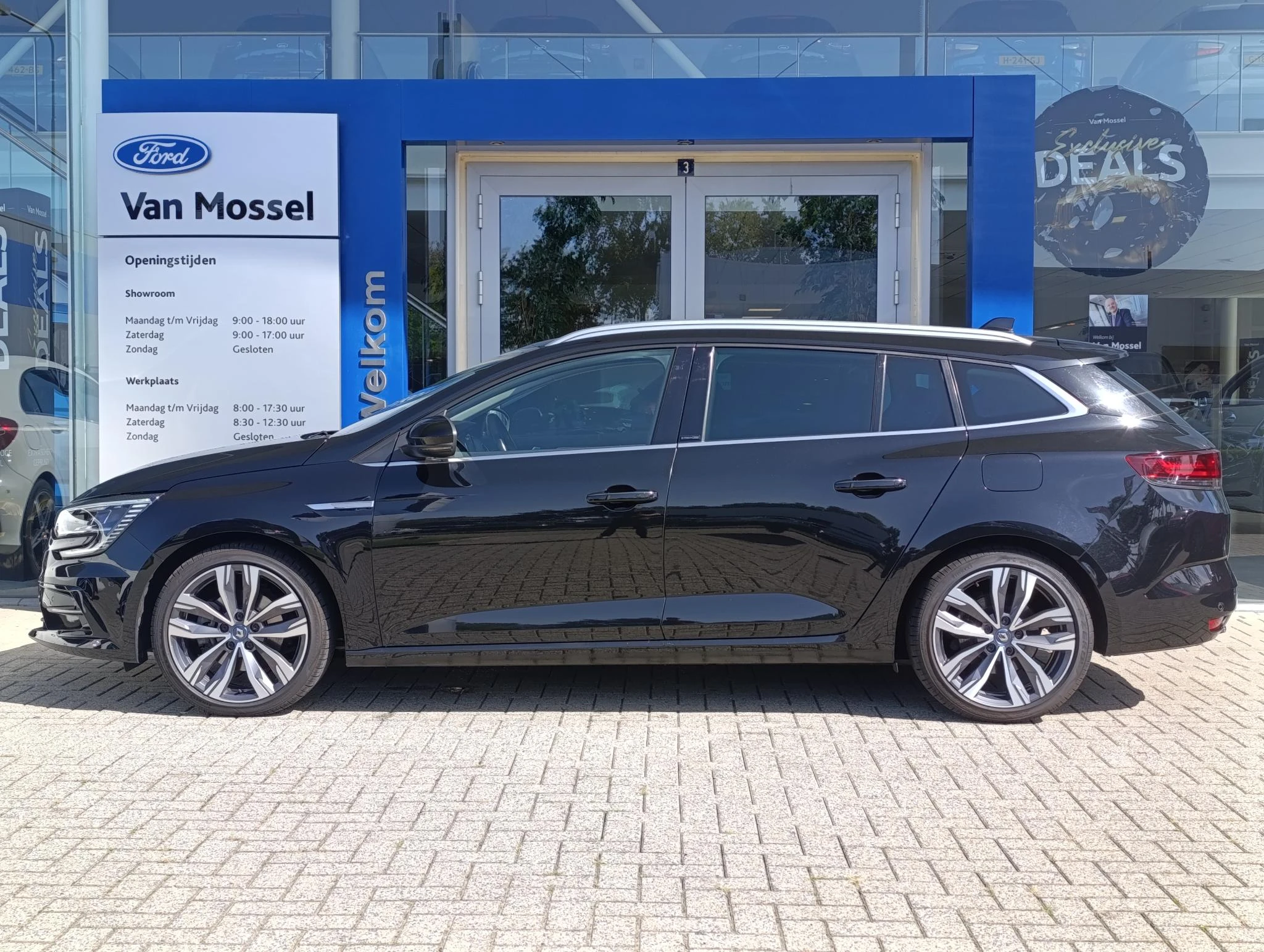 Renault-Megane E-Tech-image-5