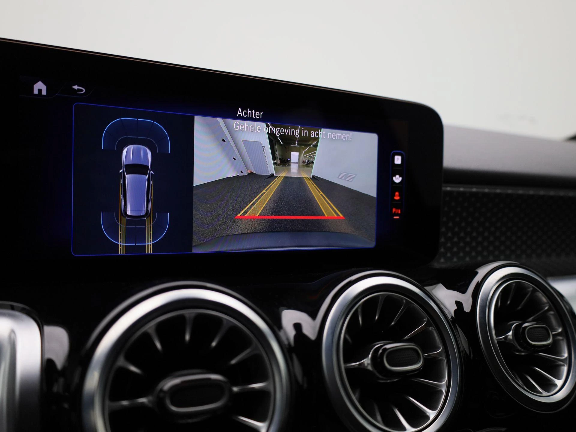 Mercedes-Benz-EQB-image-28