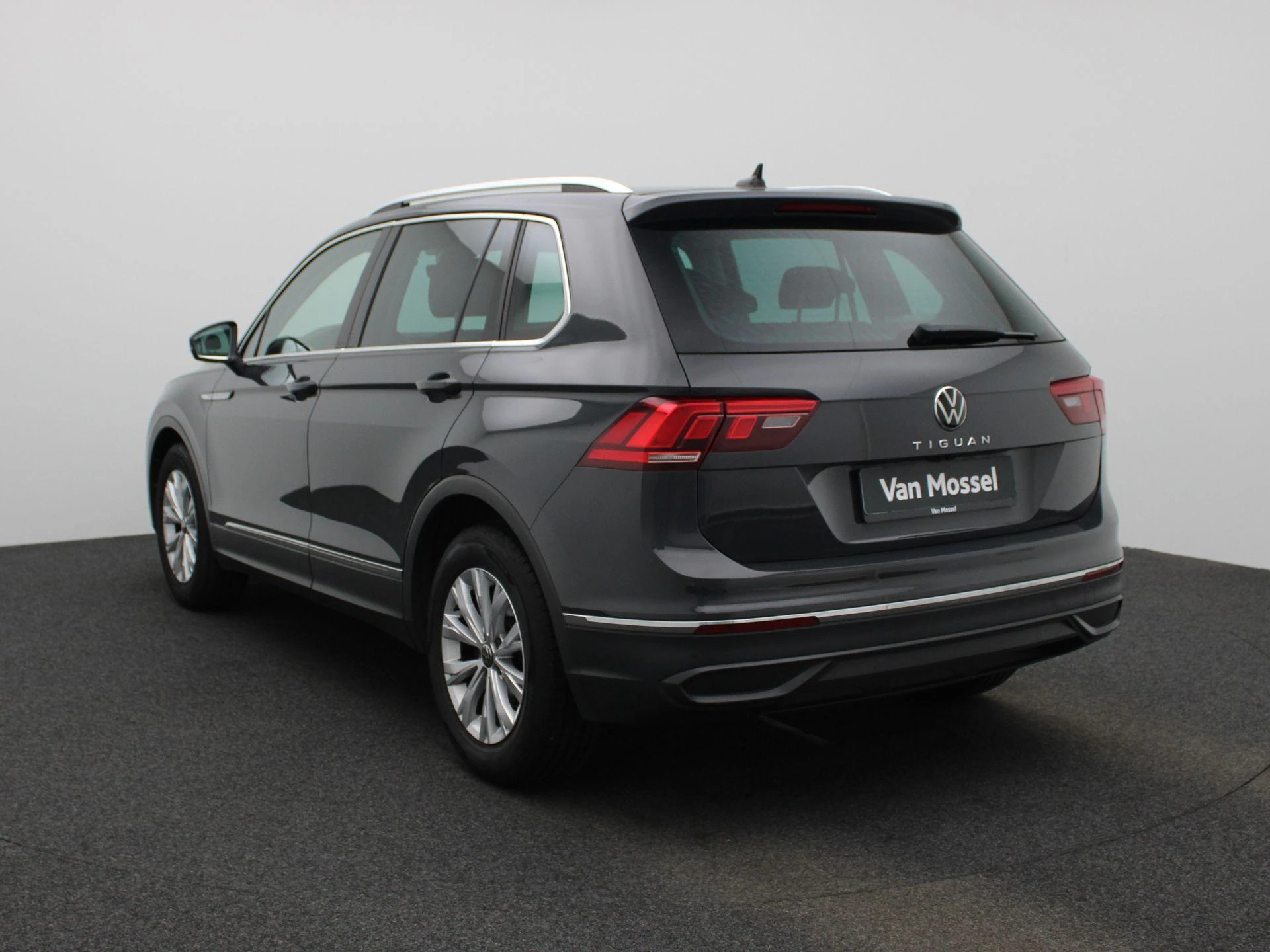 Volkswagen-Tiguan-image-1