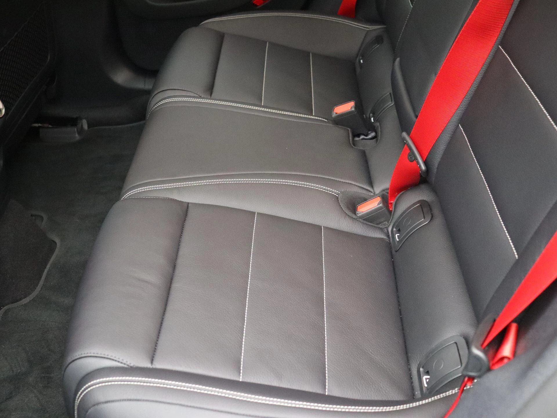 Mercedes-Benz-CLA-image-16