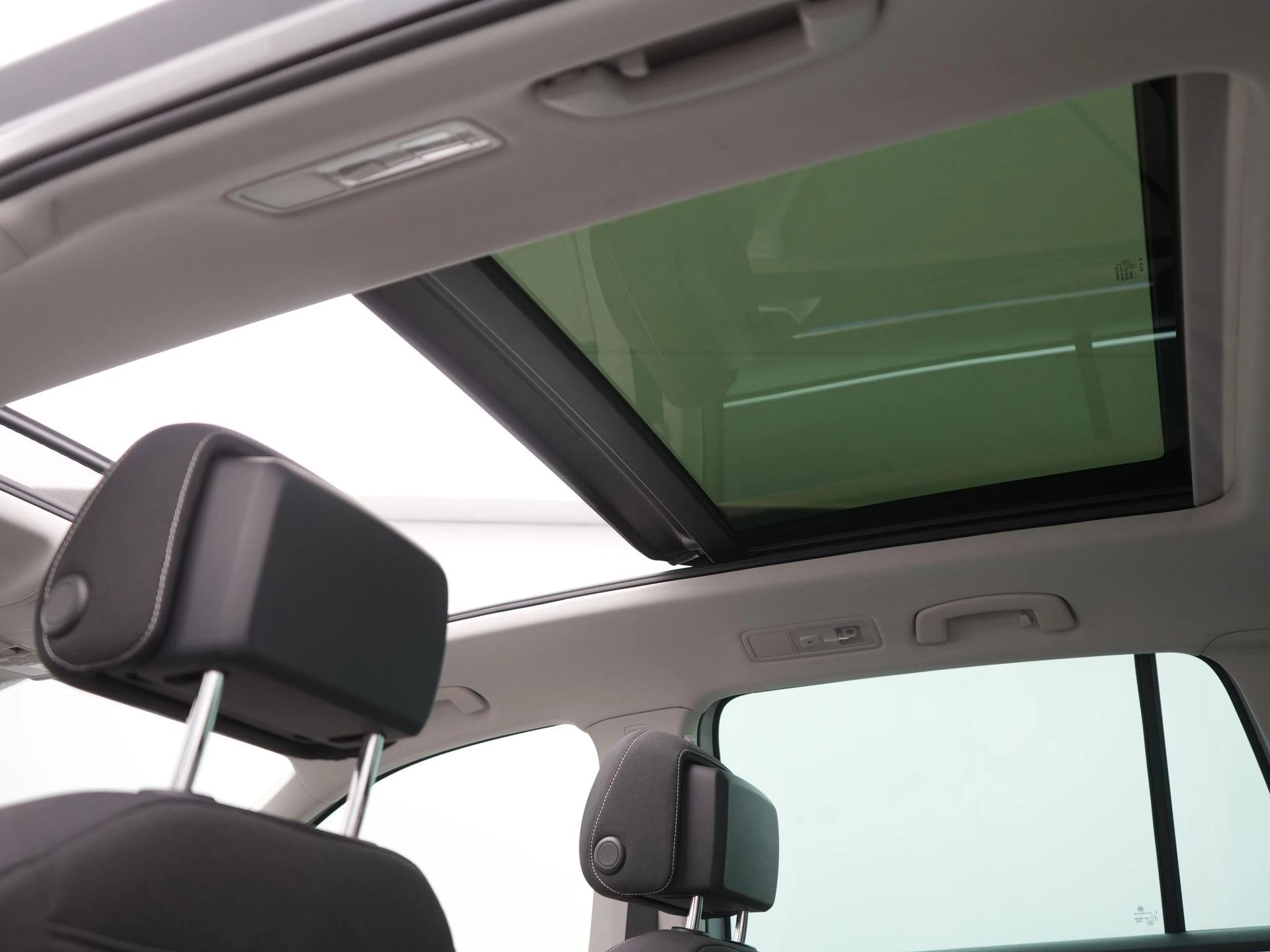 Volkswagen-Tiguan-image-40