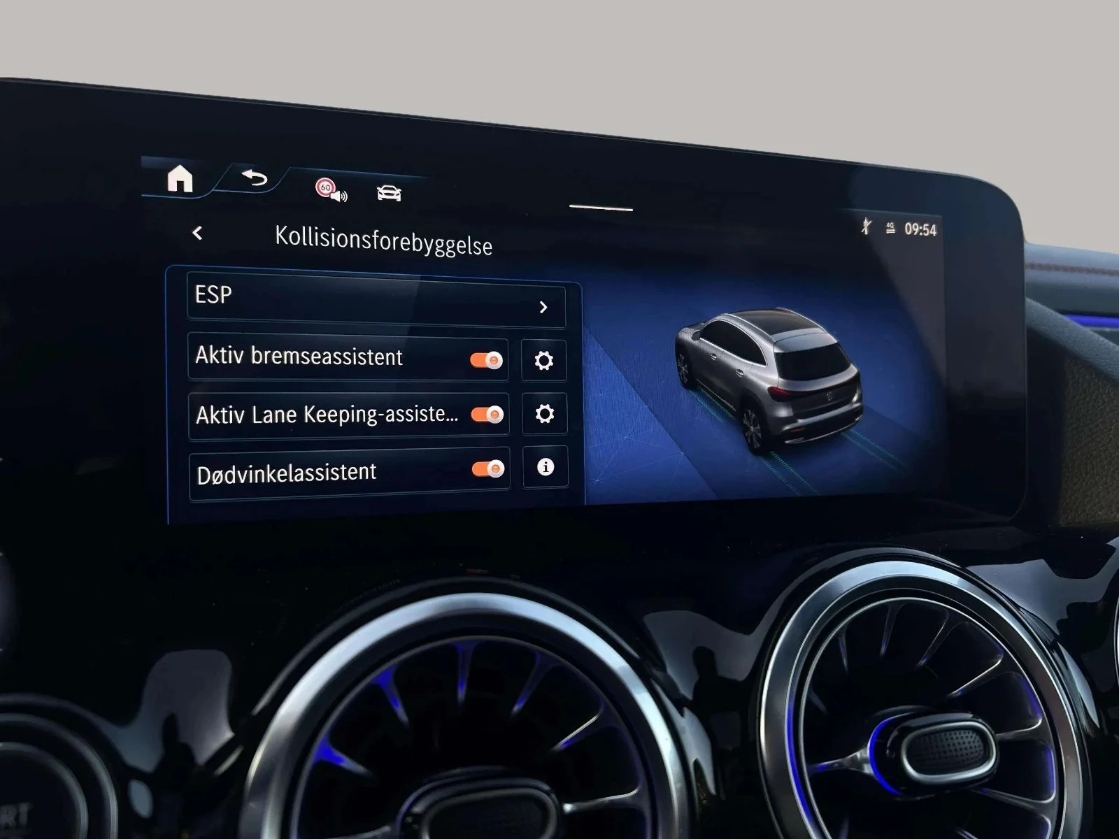 Mercedes-Benz-EQA-image-16