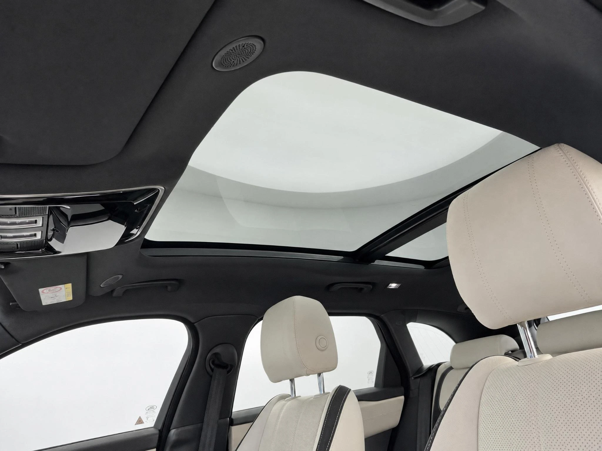 Land Rover-Range Rover Velar-image-14