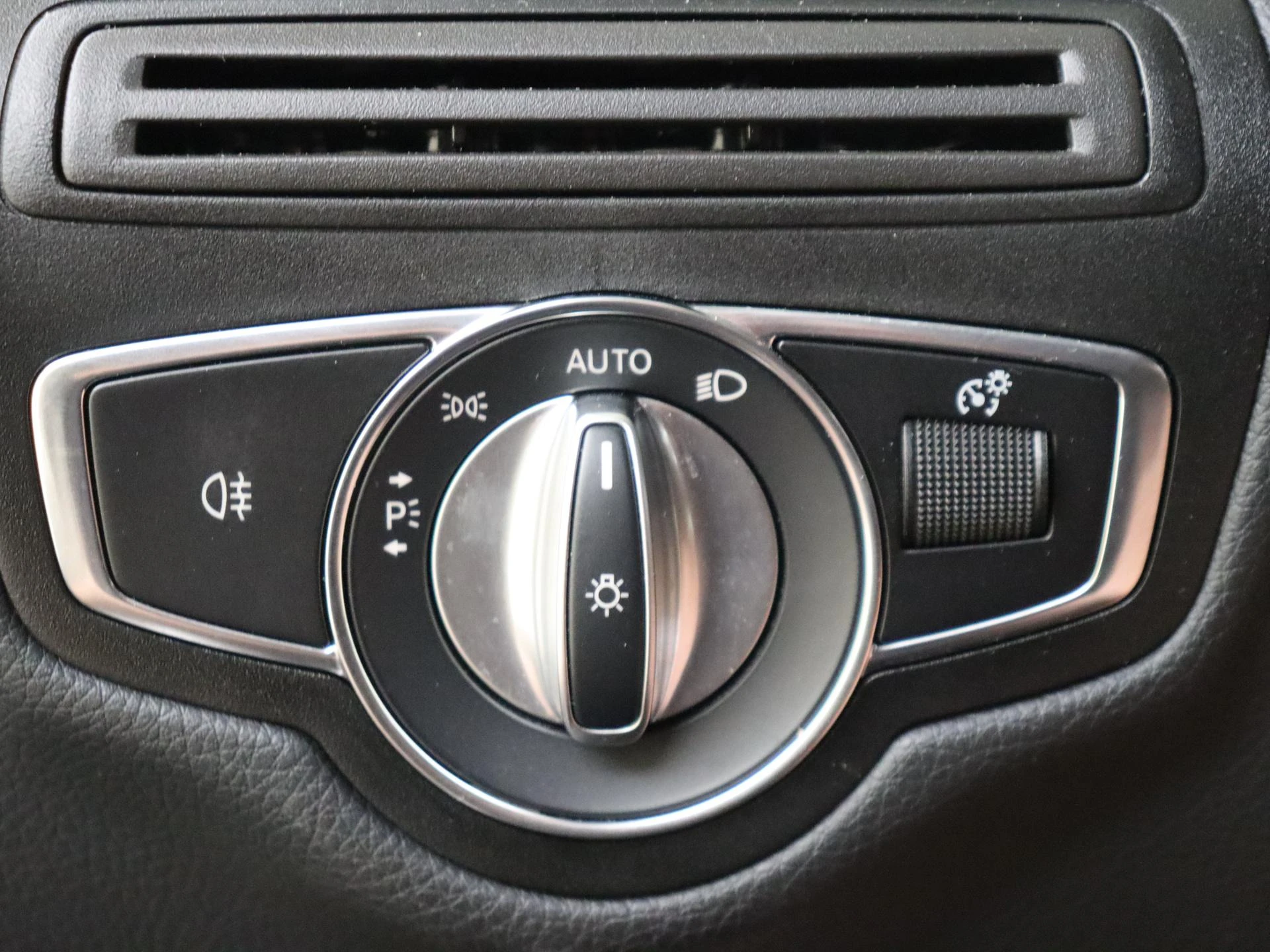 Mercedes-Benz-GLC-image-24
