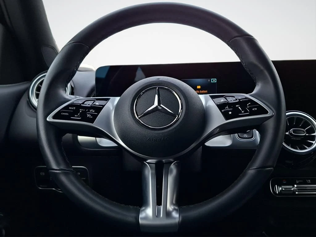 Mercedes-Benz-GLB 200 d-image-15