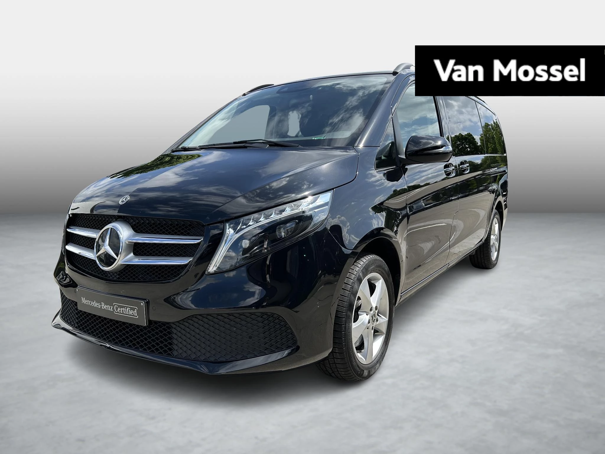 Mercedes-Benz-V-Klasse-image-0