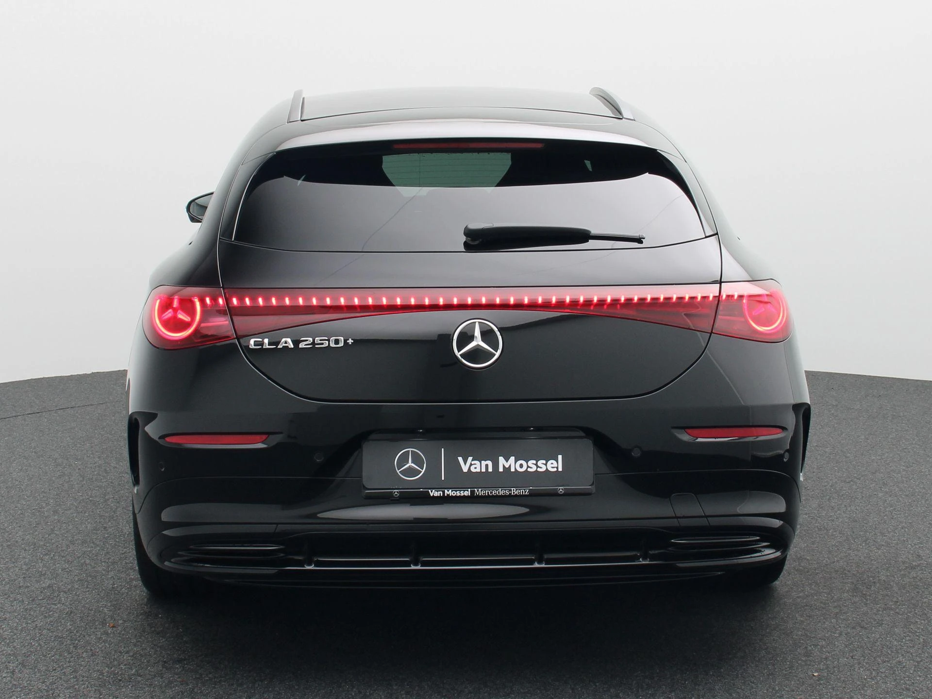 Mercedes-Benz-CLA-image-4