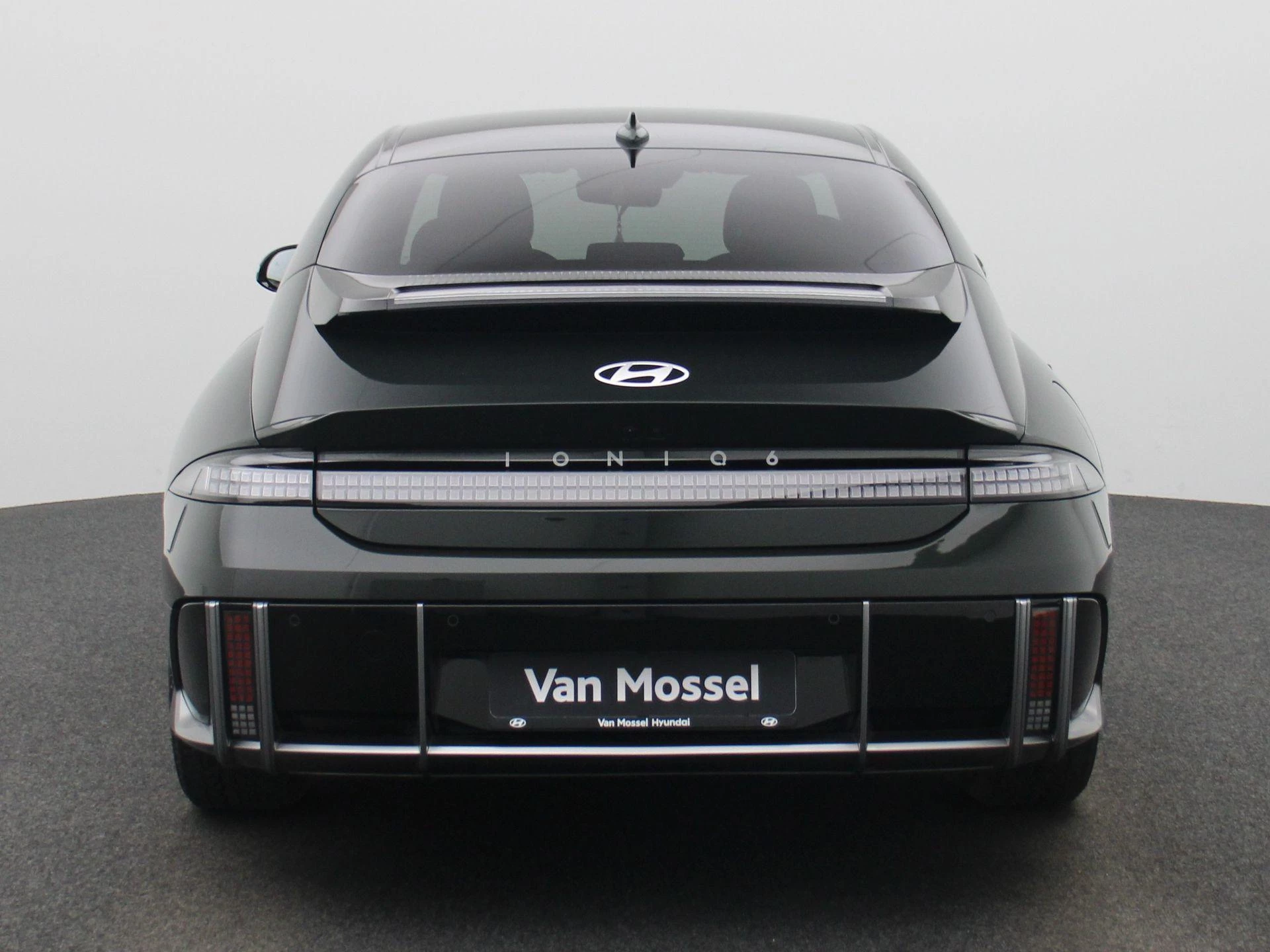 Hyundai-IONIQ 6-image-4