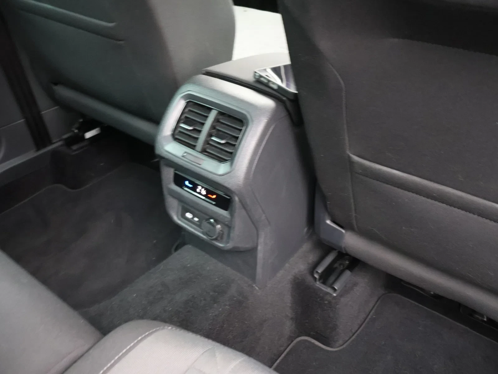Volkswagen-Tiguan-image-10