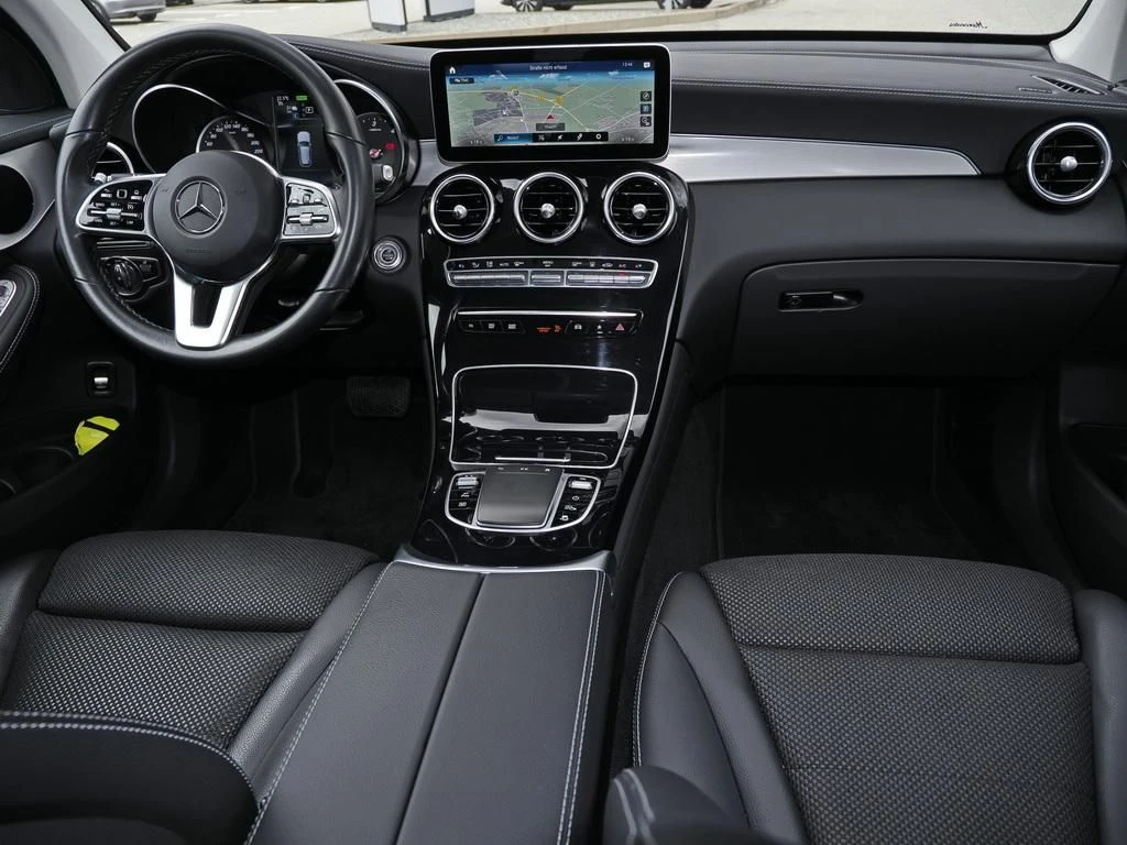 Mercedes-Benz-GLC 300 de-image-13