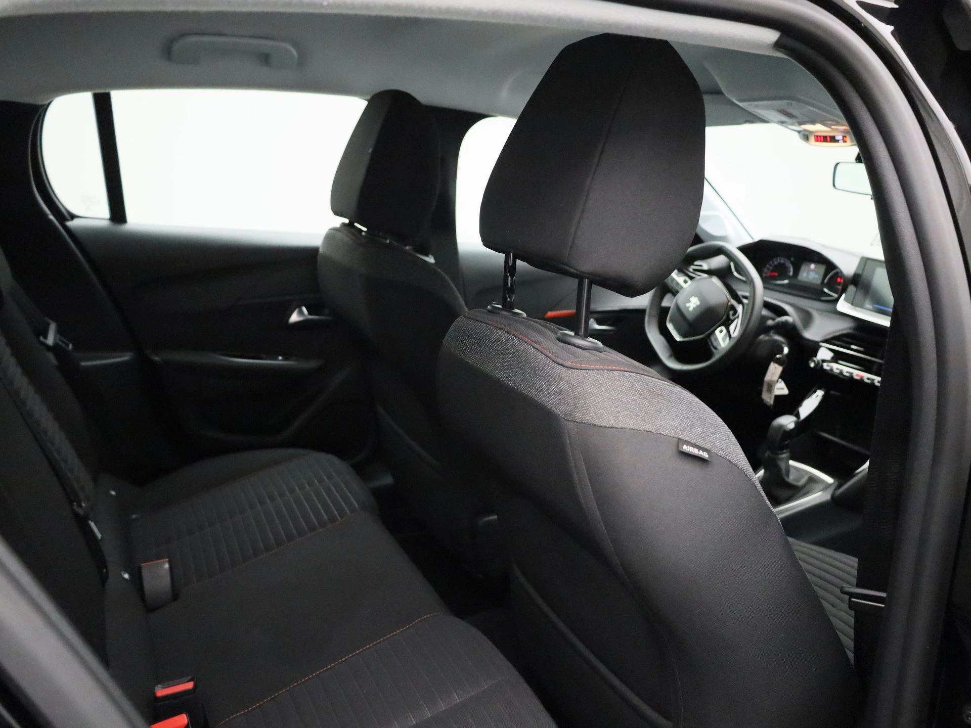 Peugeot-208-image-26