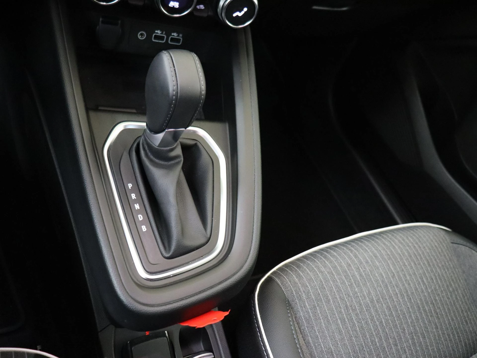 Mitsubishi-Colt-image-13
