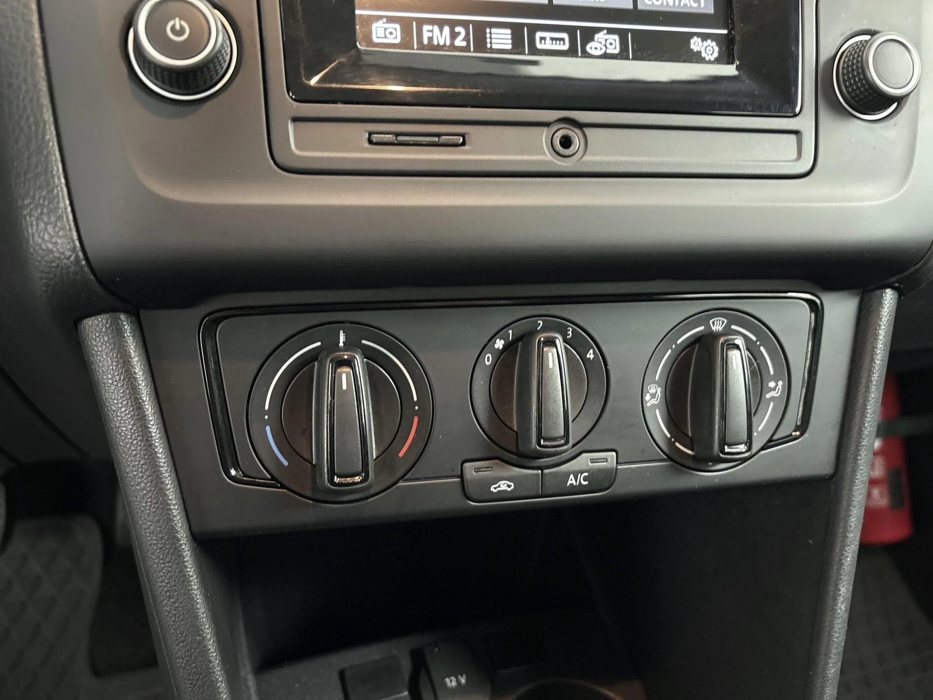 Volkswagen-Polo-image-18