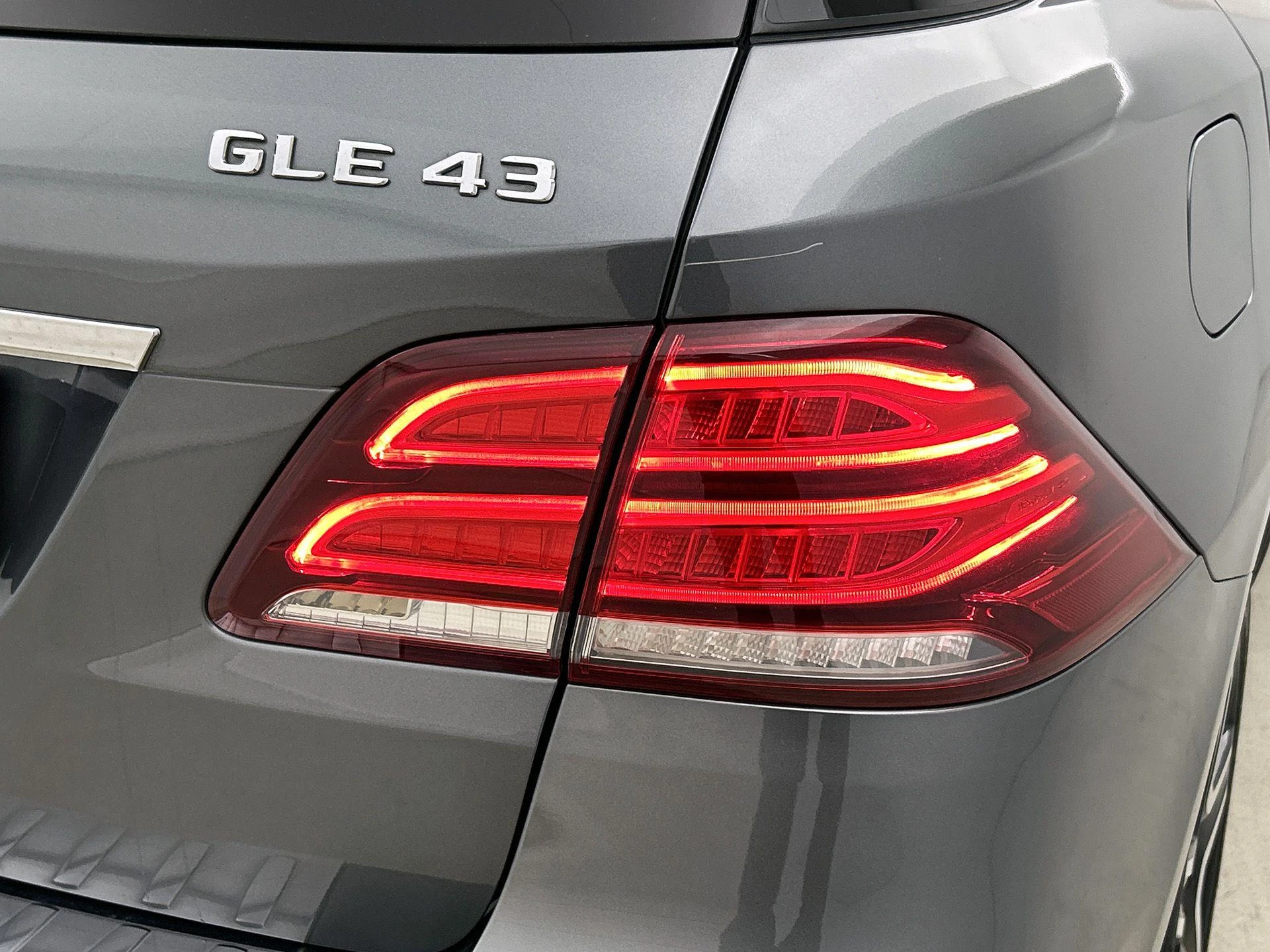 Mercedes-Benz-GLE-image-30