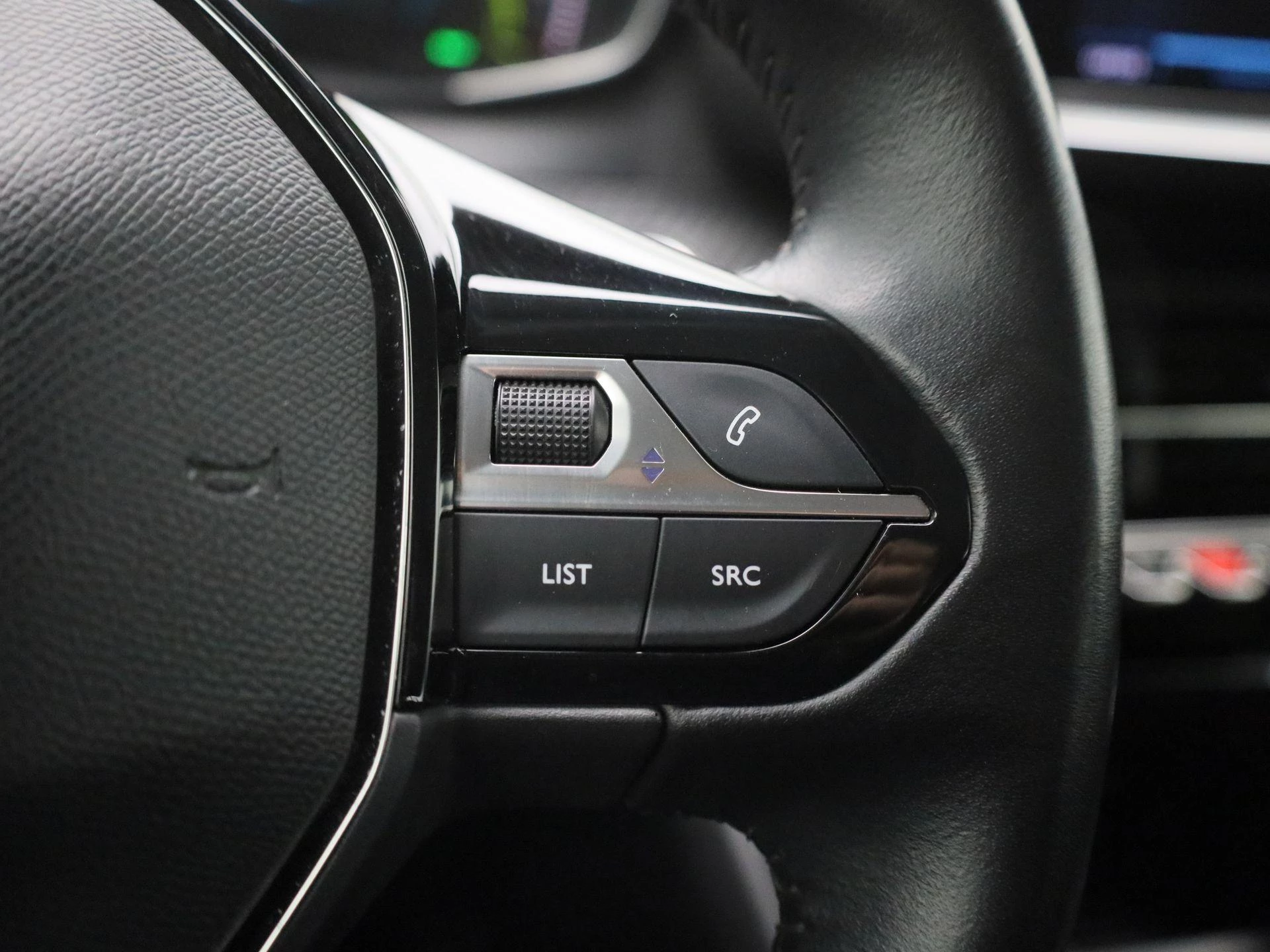 Peugeot-e-208-image-23