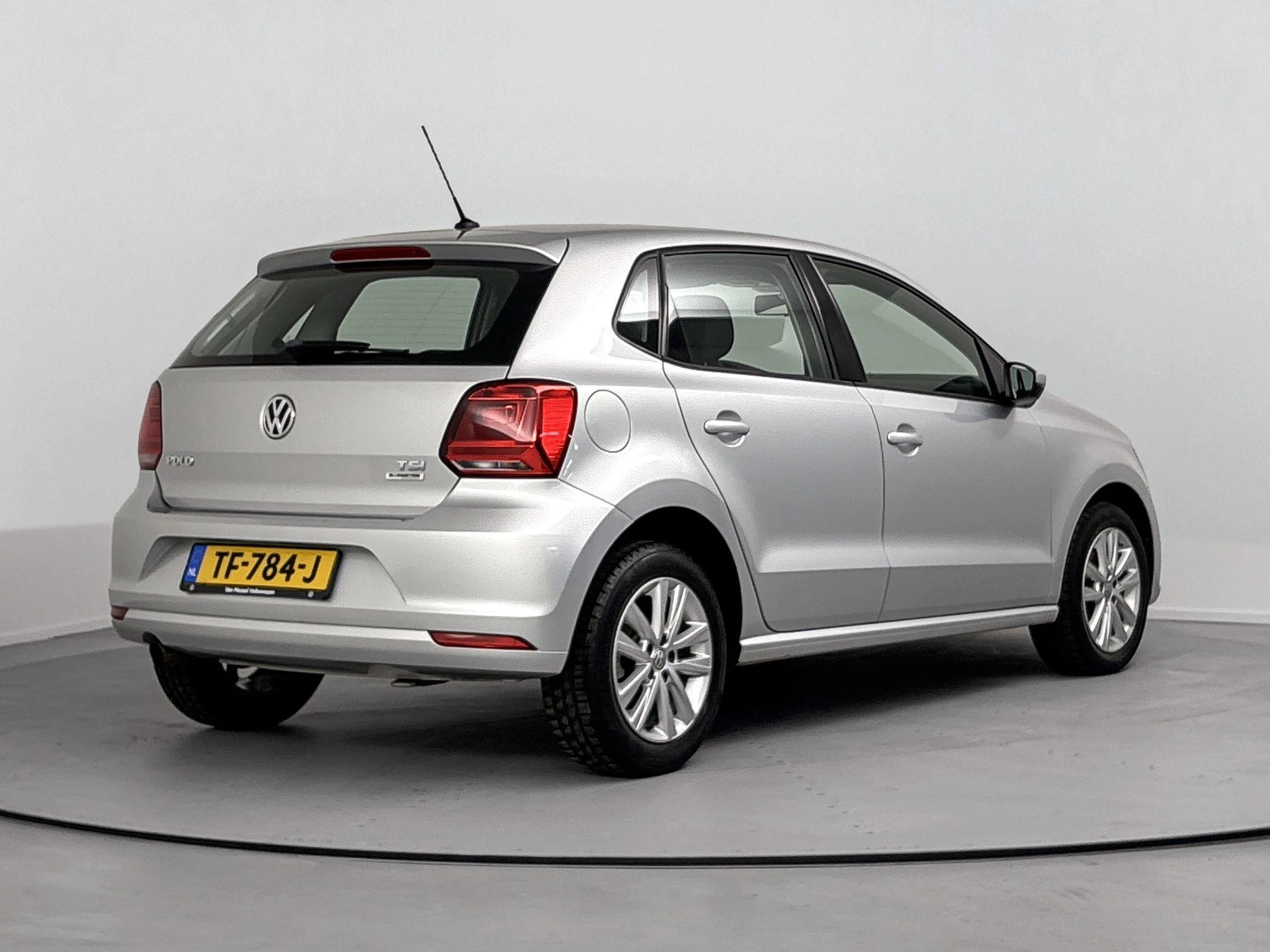 Volkswagen-Polo-image-3
