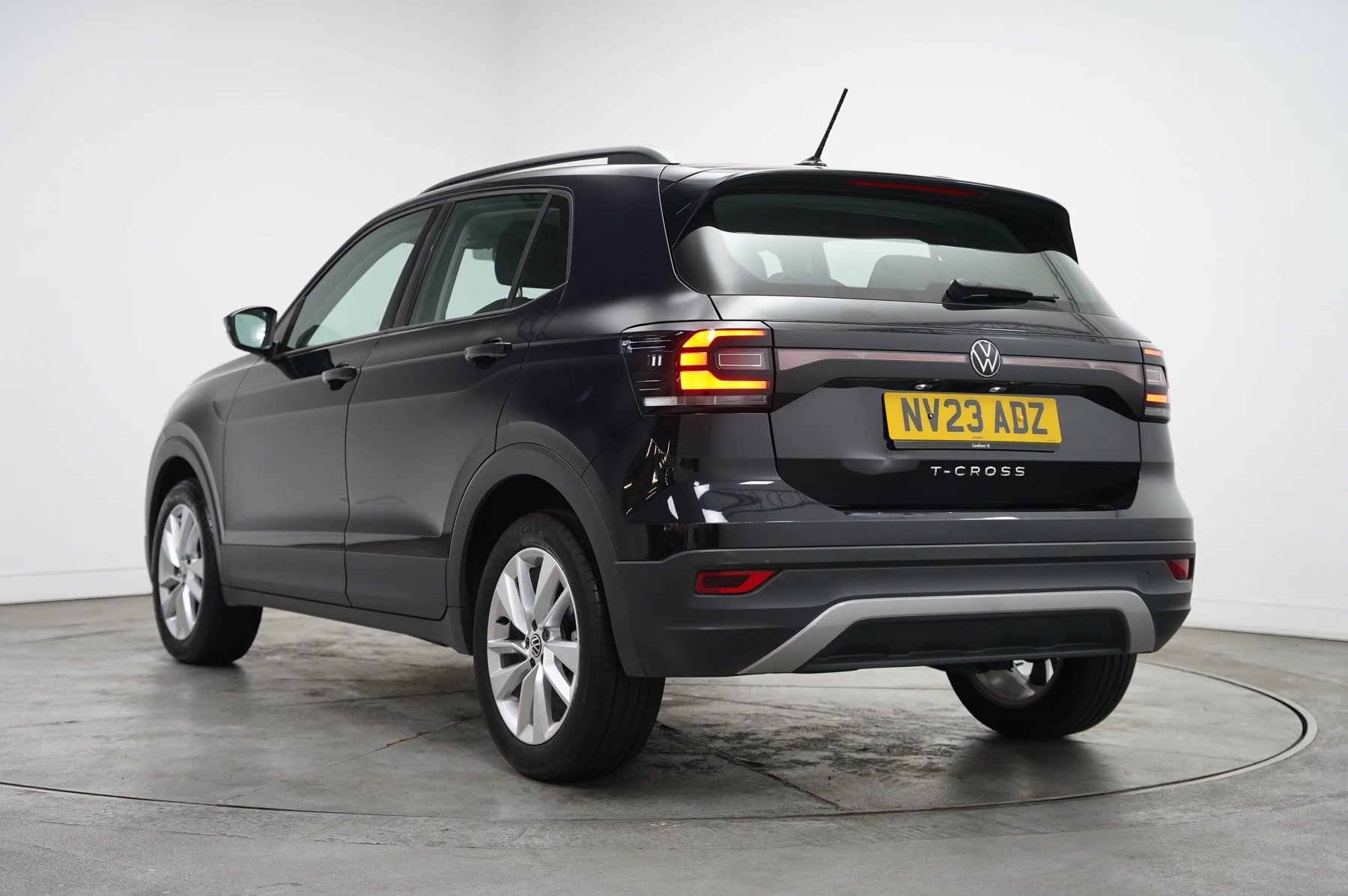 Volkswagen-T-Cross-image-2