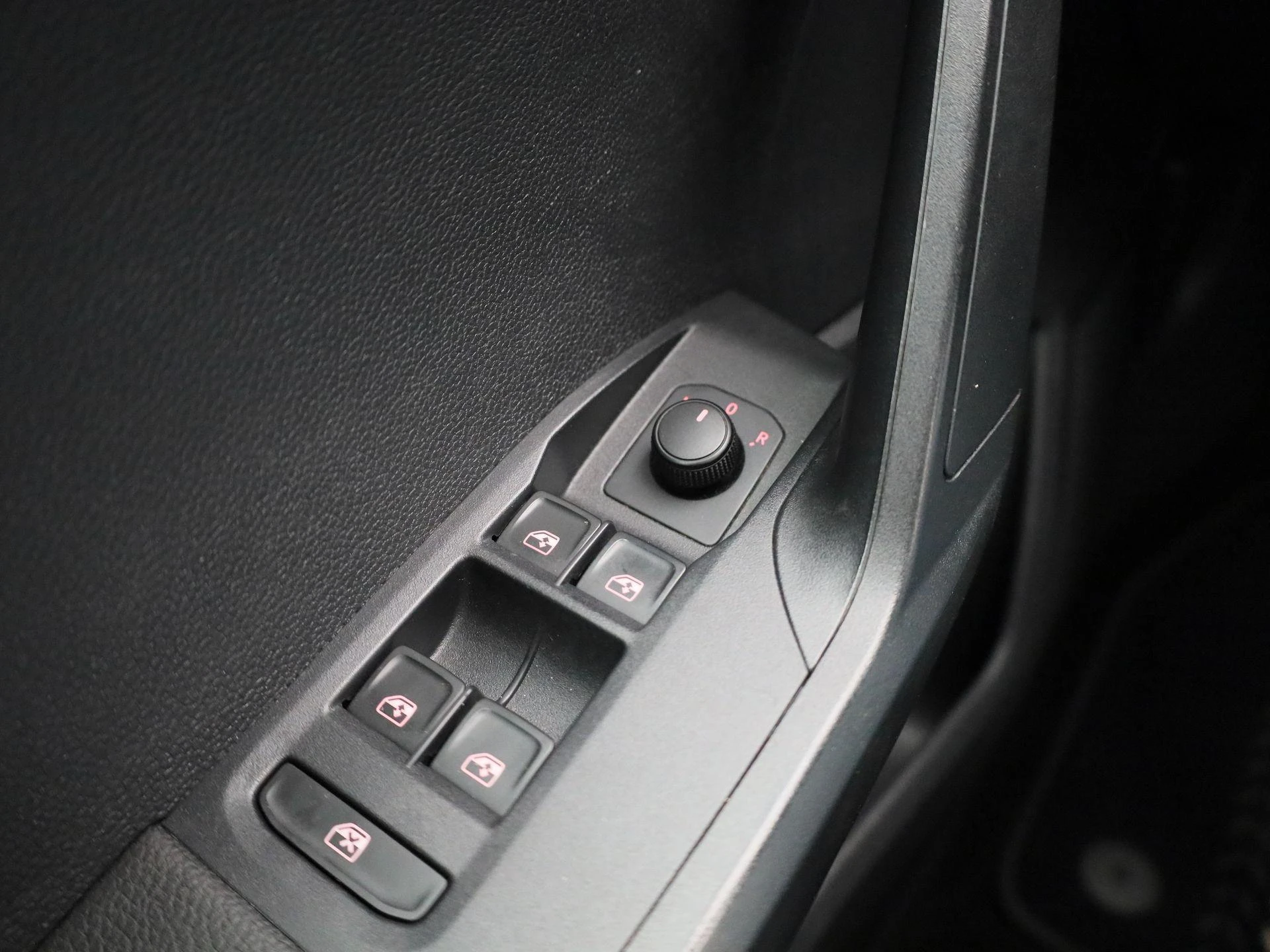 SEAT-Arona-image-19