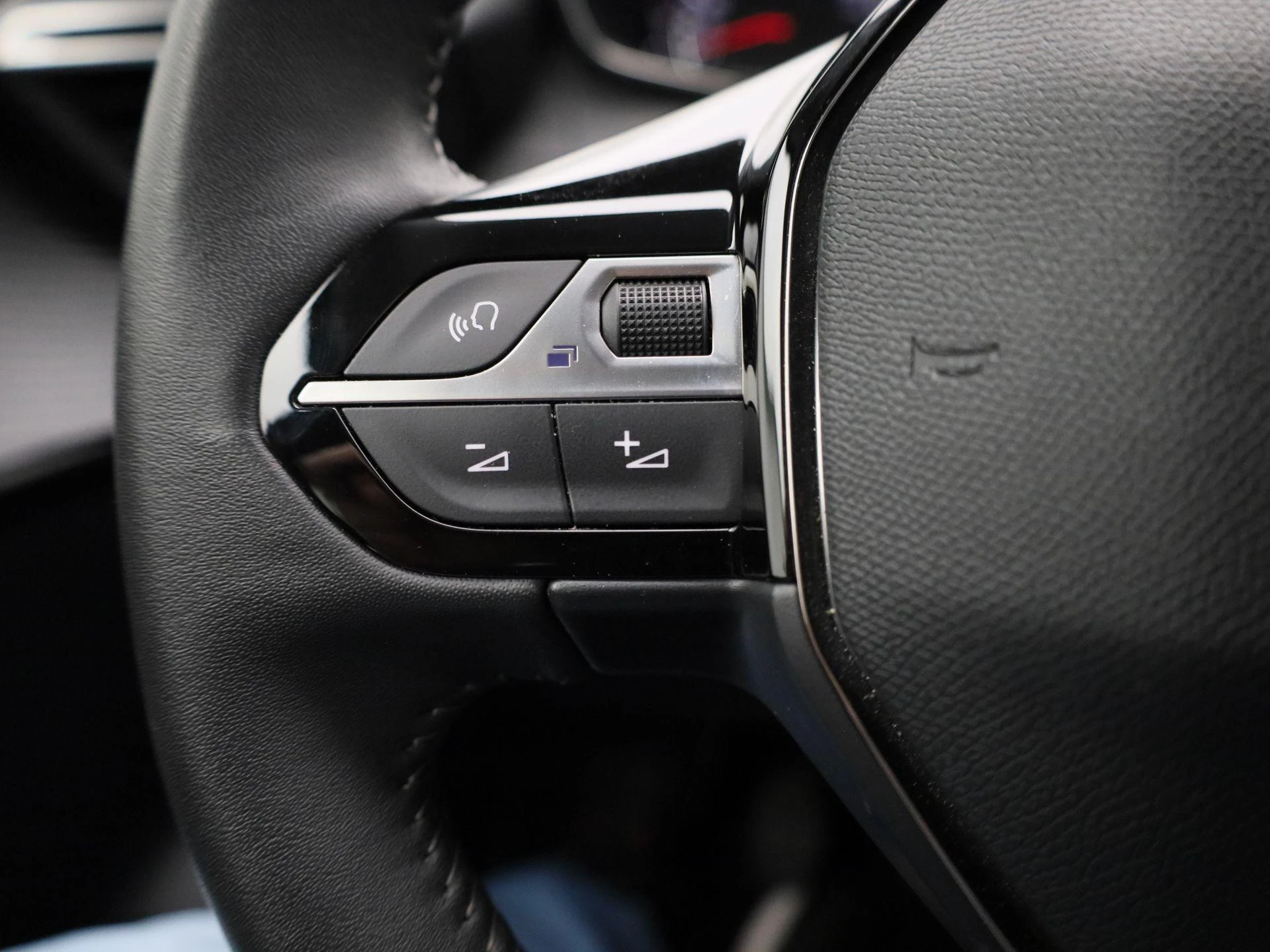 Peugeot-208-image-16