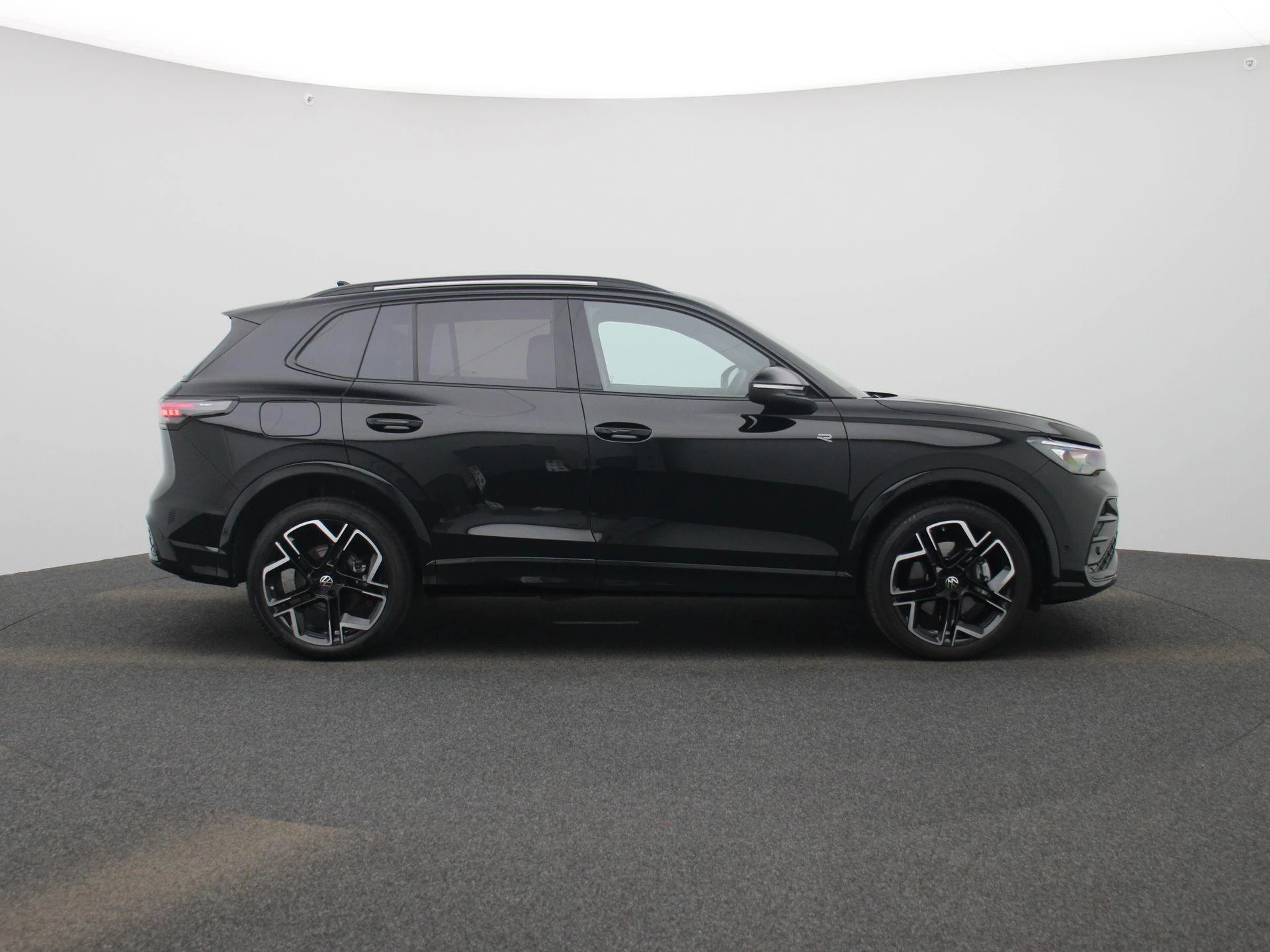Volkswagen-Tiguan-image-5