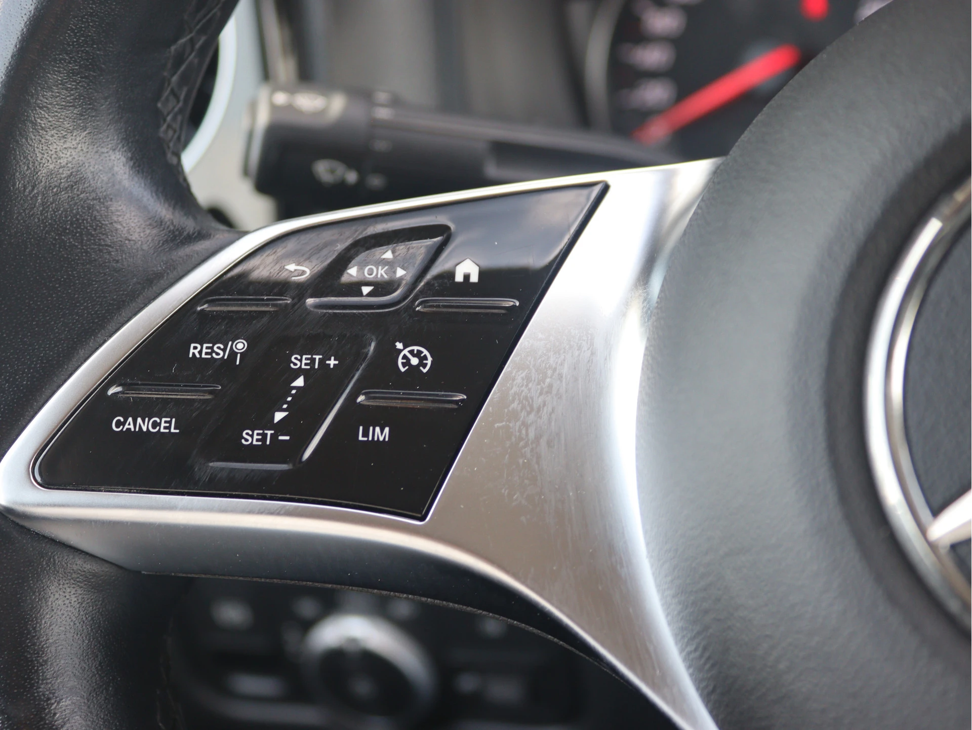 Mercedes-Benz-Vito-image-5