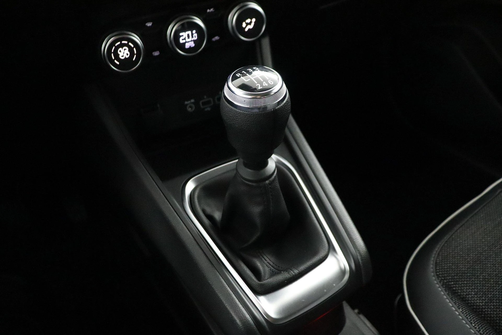 Renault-Captur-image-52