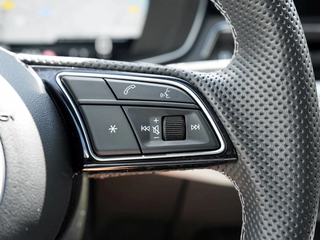 Audi A4 Avant 40 TFSI S line competition plus Matrix