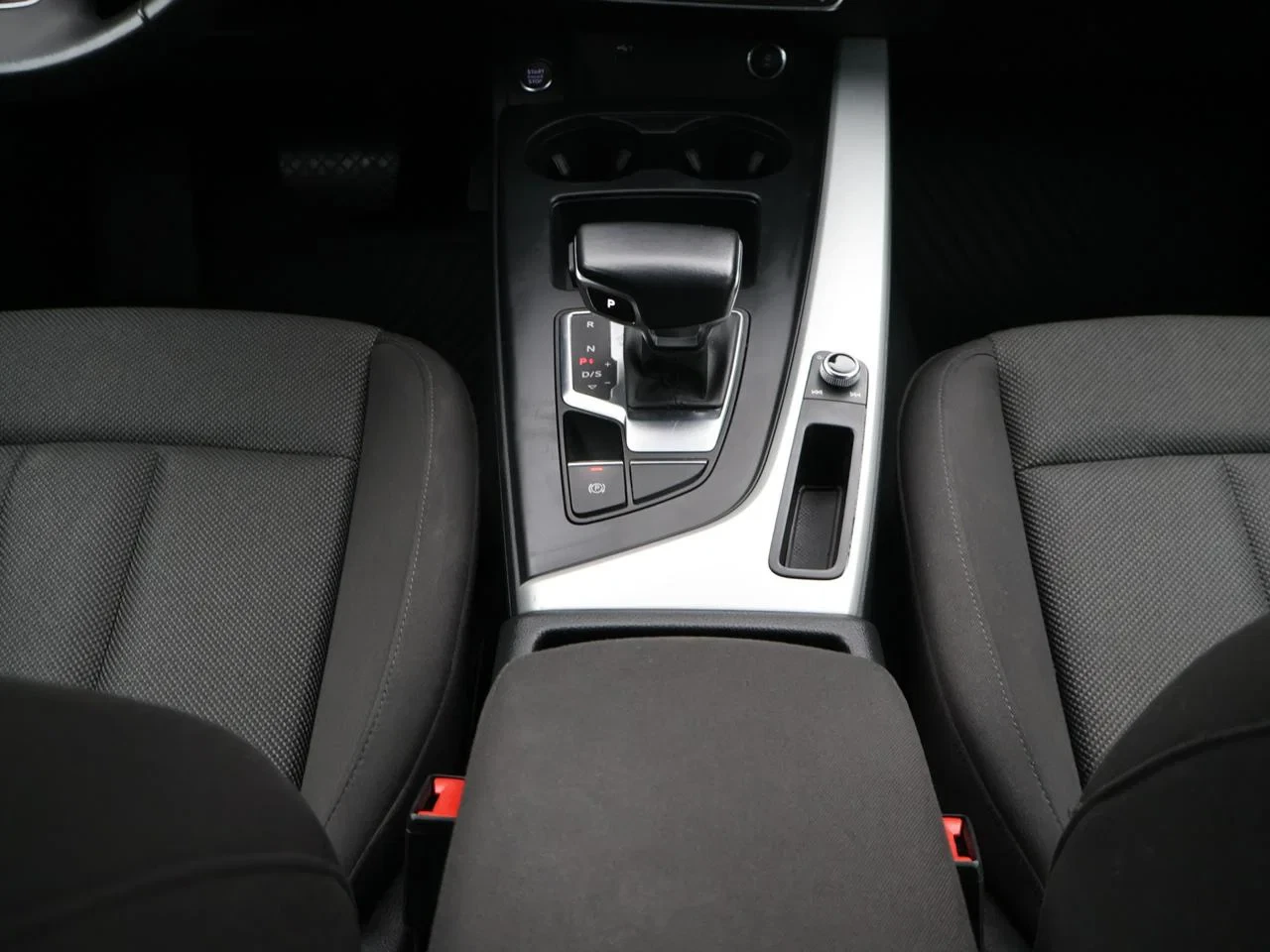 Audi A4 Avant 35 TFSI Business Edition *AUTOMAAT*SHADOWLOOK*ZETELVERWARMING*NAVI*BLTH*CRUISE*...
