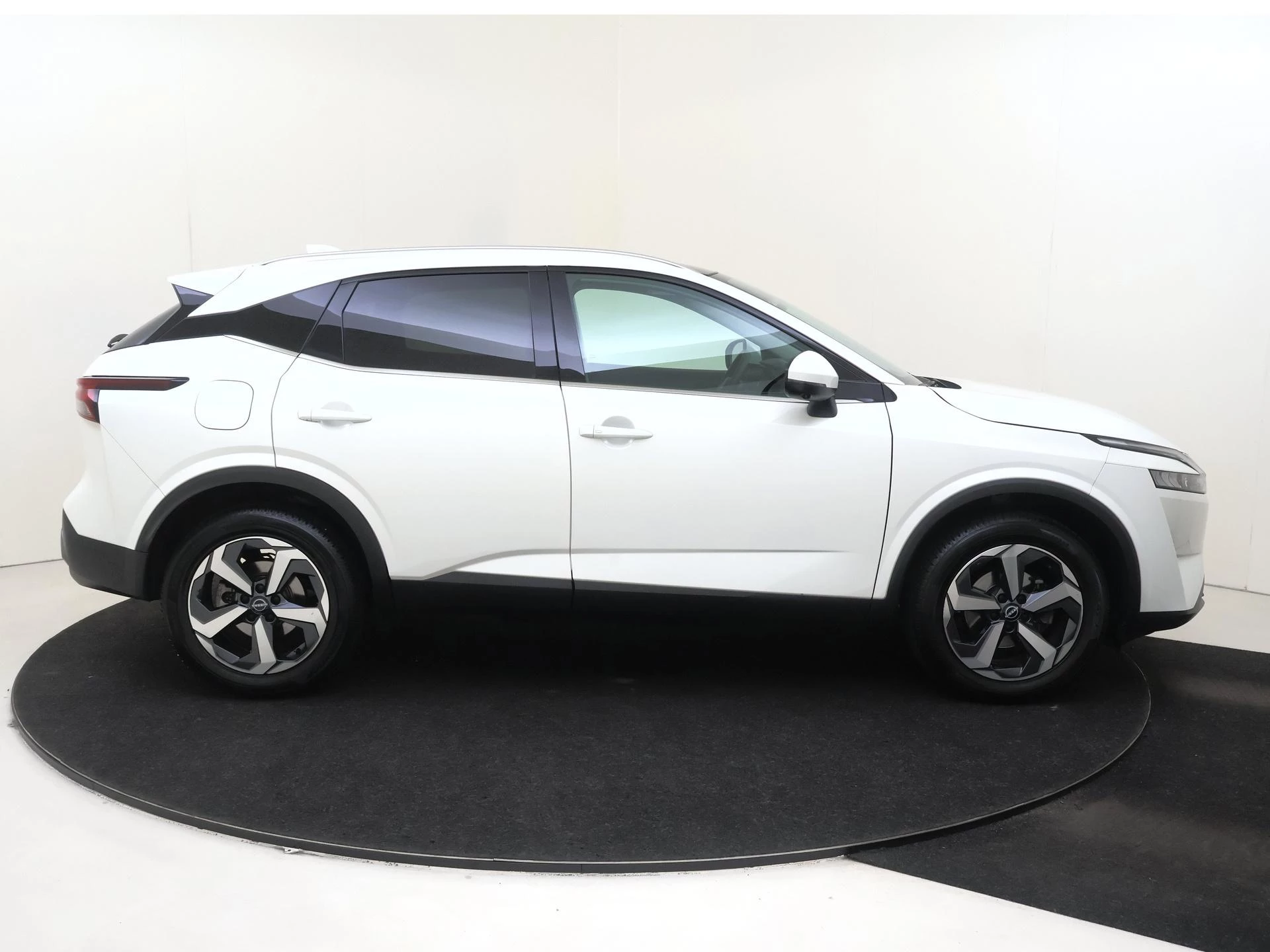Nissan-QASHQAI-image-8