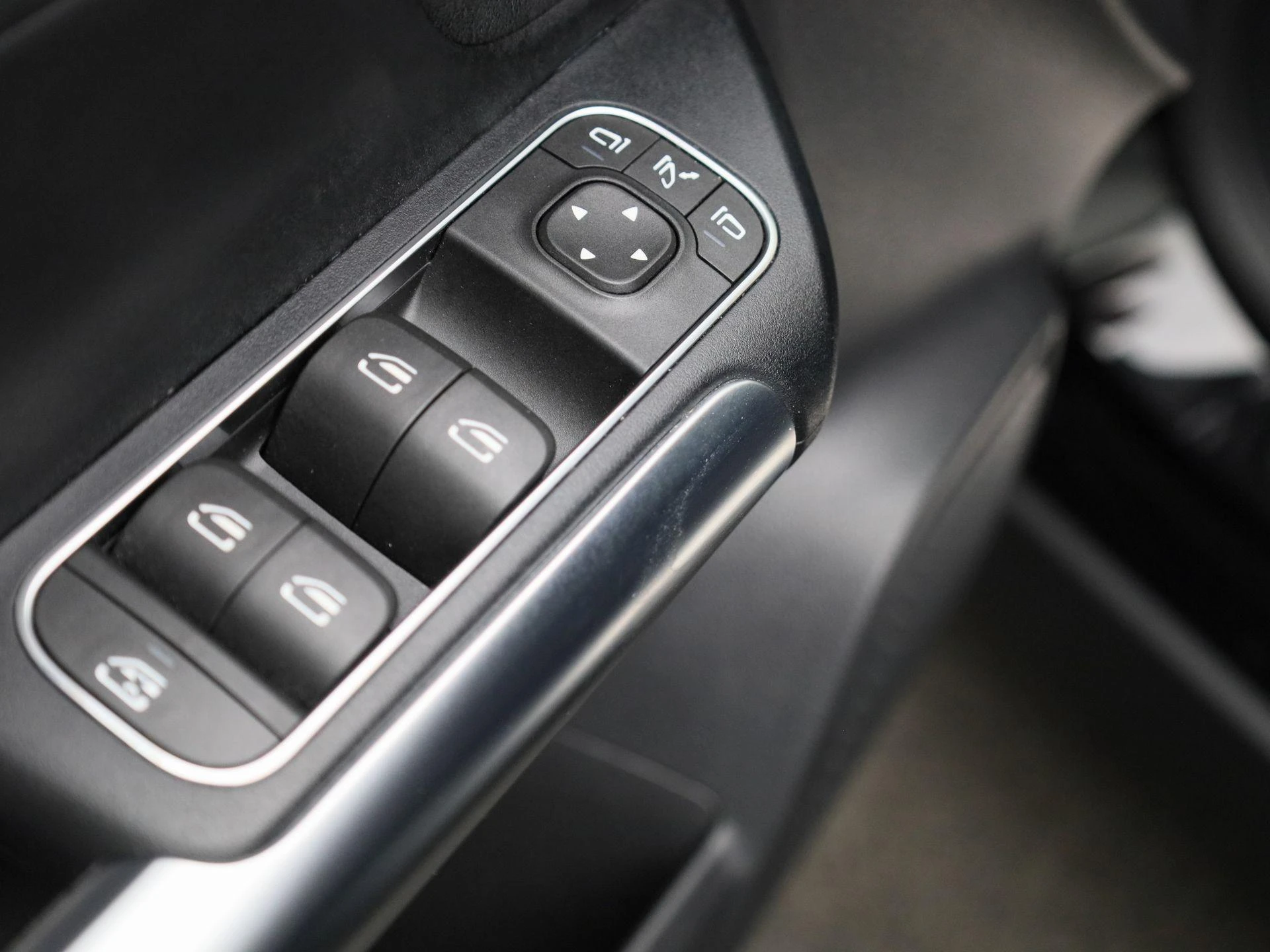 Mercedes-Benz-GLA-image-34