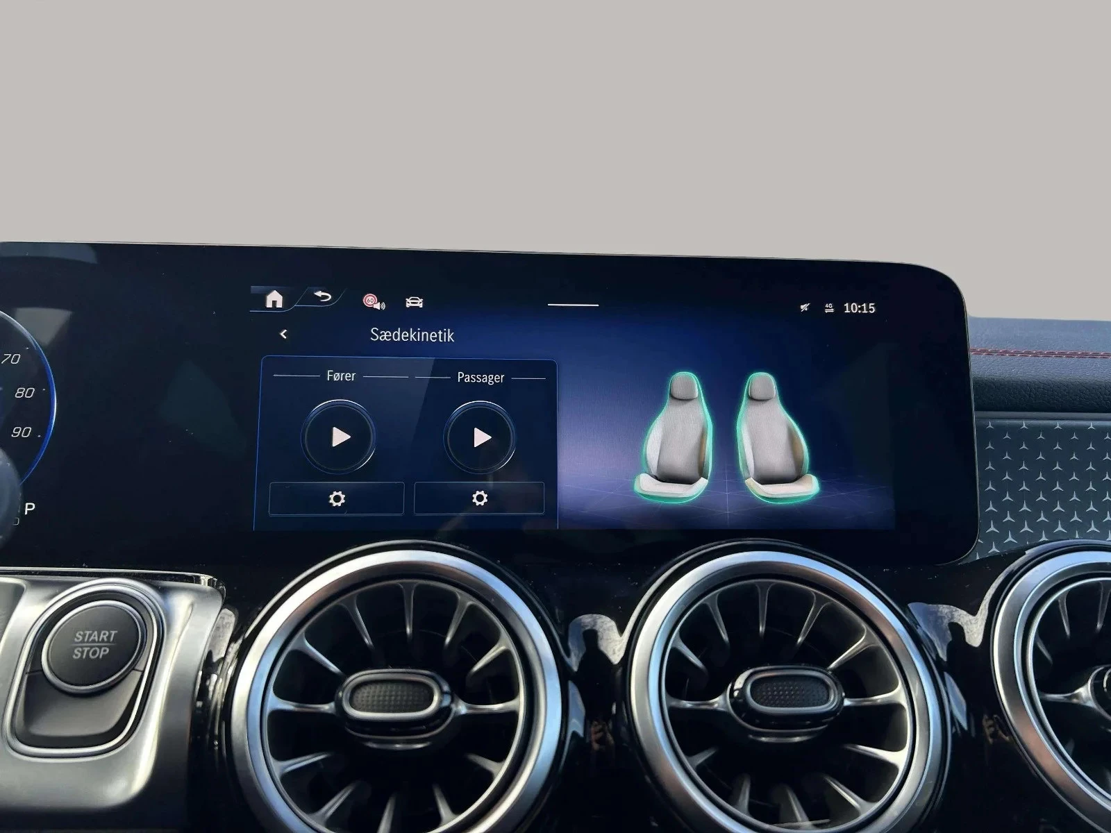 Mercedes-Benz-EQB-image-18
