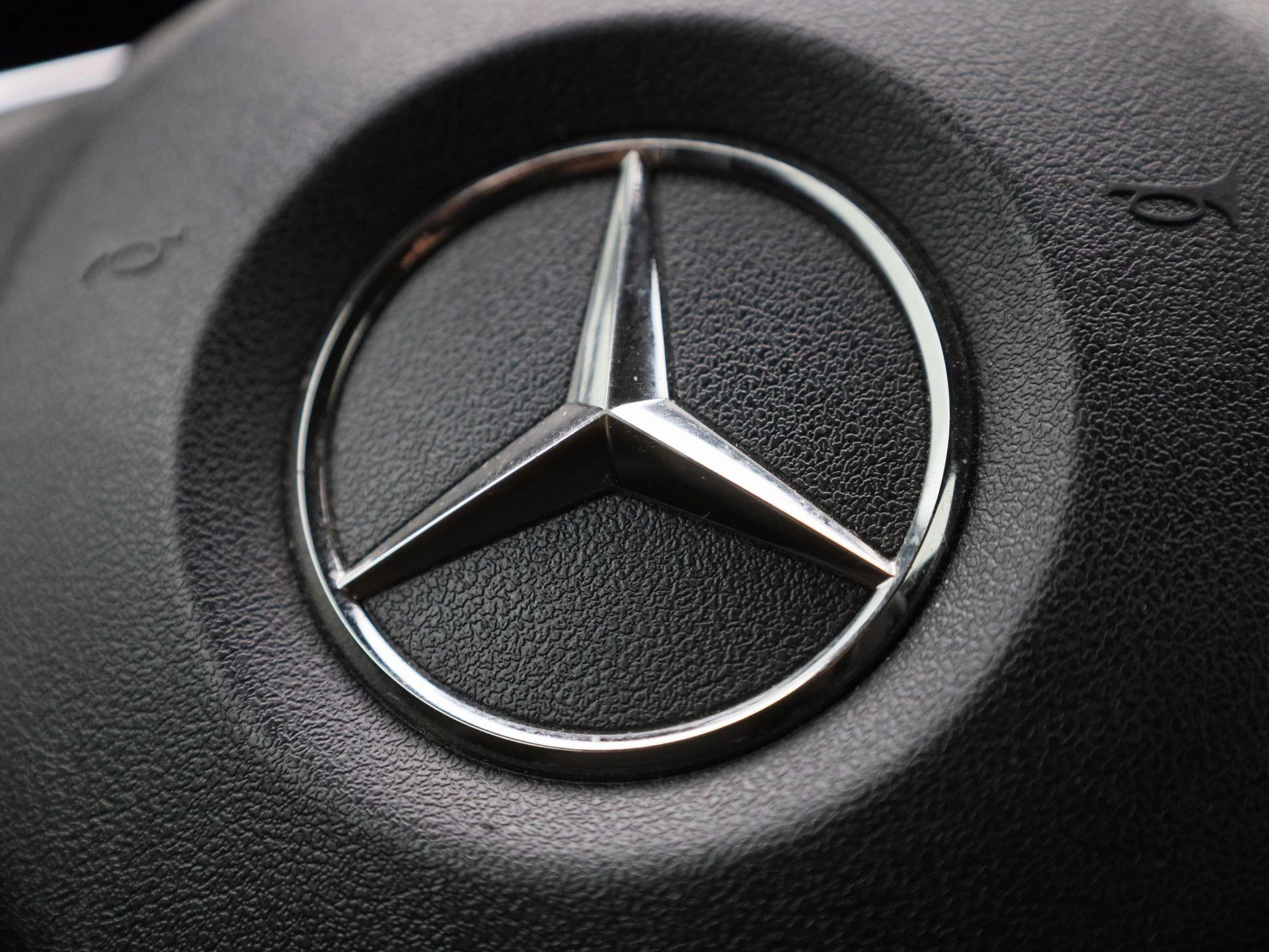 Mercedes-Benz-C-Klasse-image-32