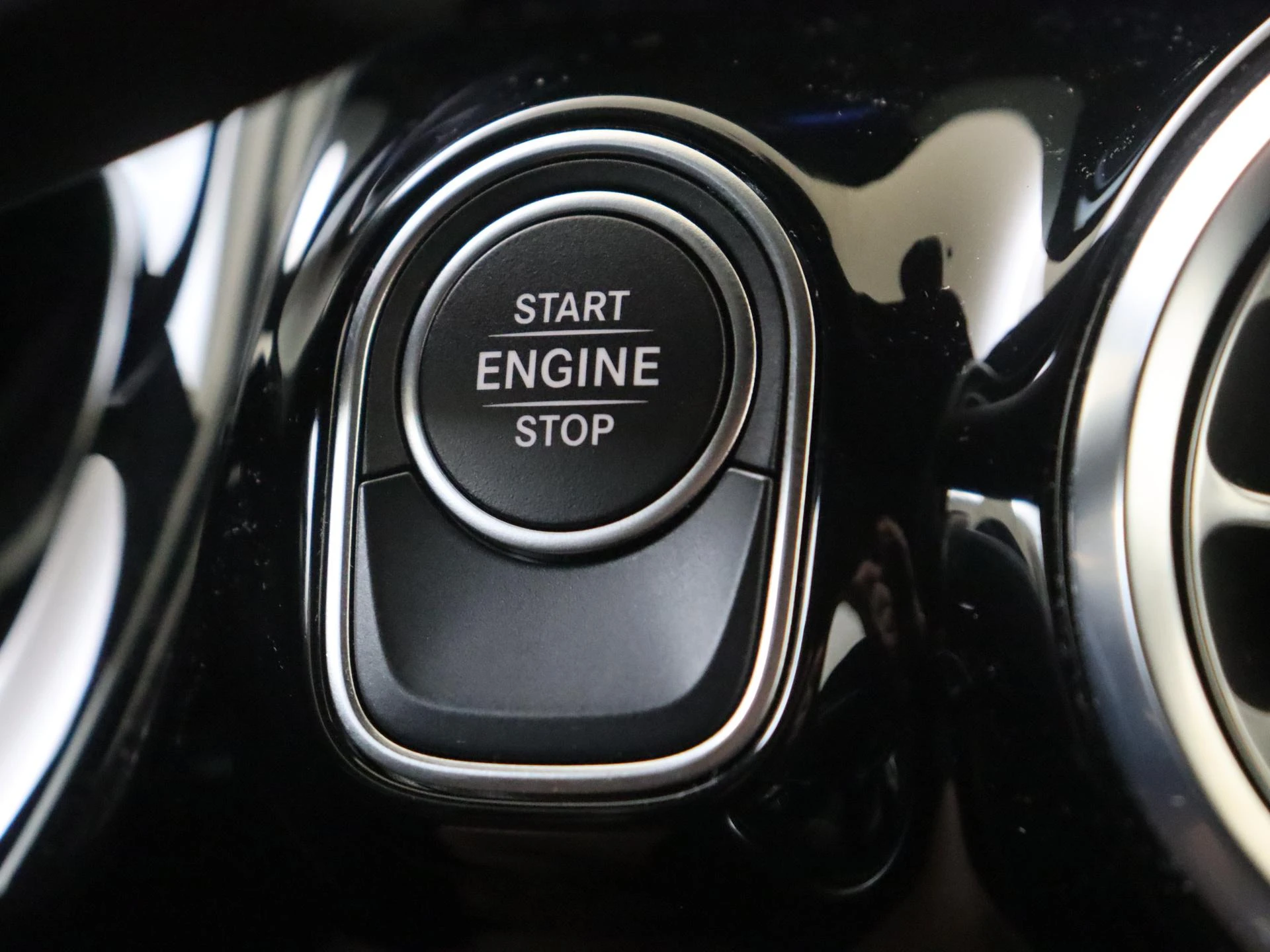 Mercedes-Benz-GLA-image-21